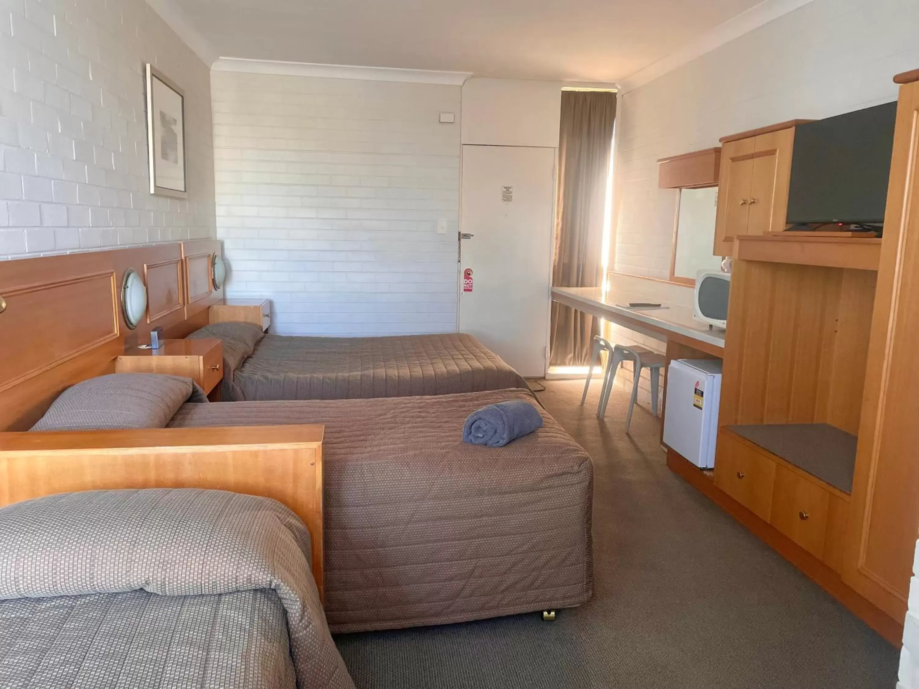 Family, Seating Area in Goulburn Motor Inn