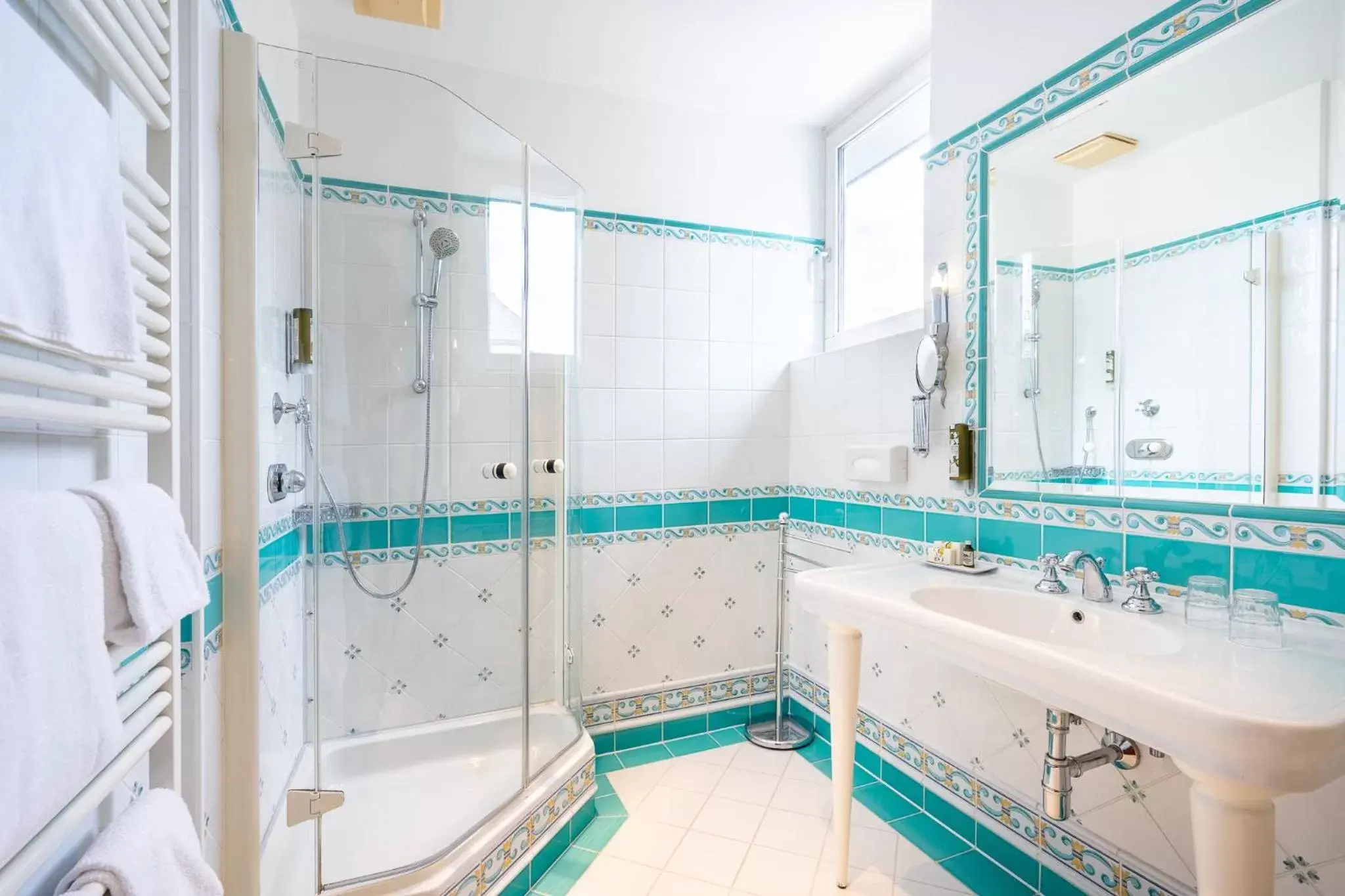 Shower, Bathroom in Hotel Am Schubertring