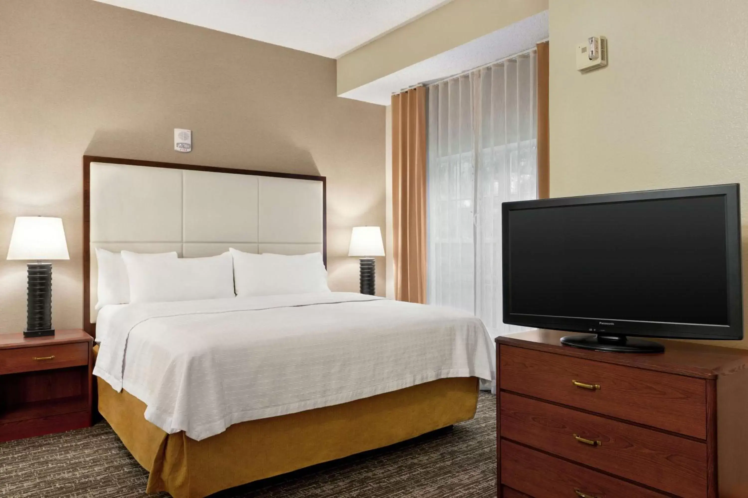 Bedroom, Bed in Homewood Suites by Hilton Dallas-DFW Airport N-Grapevine