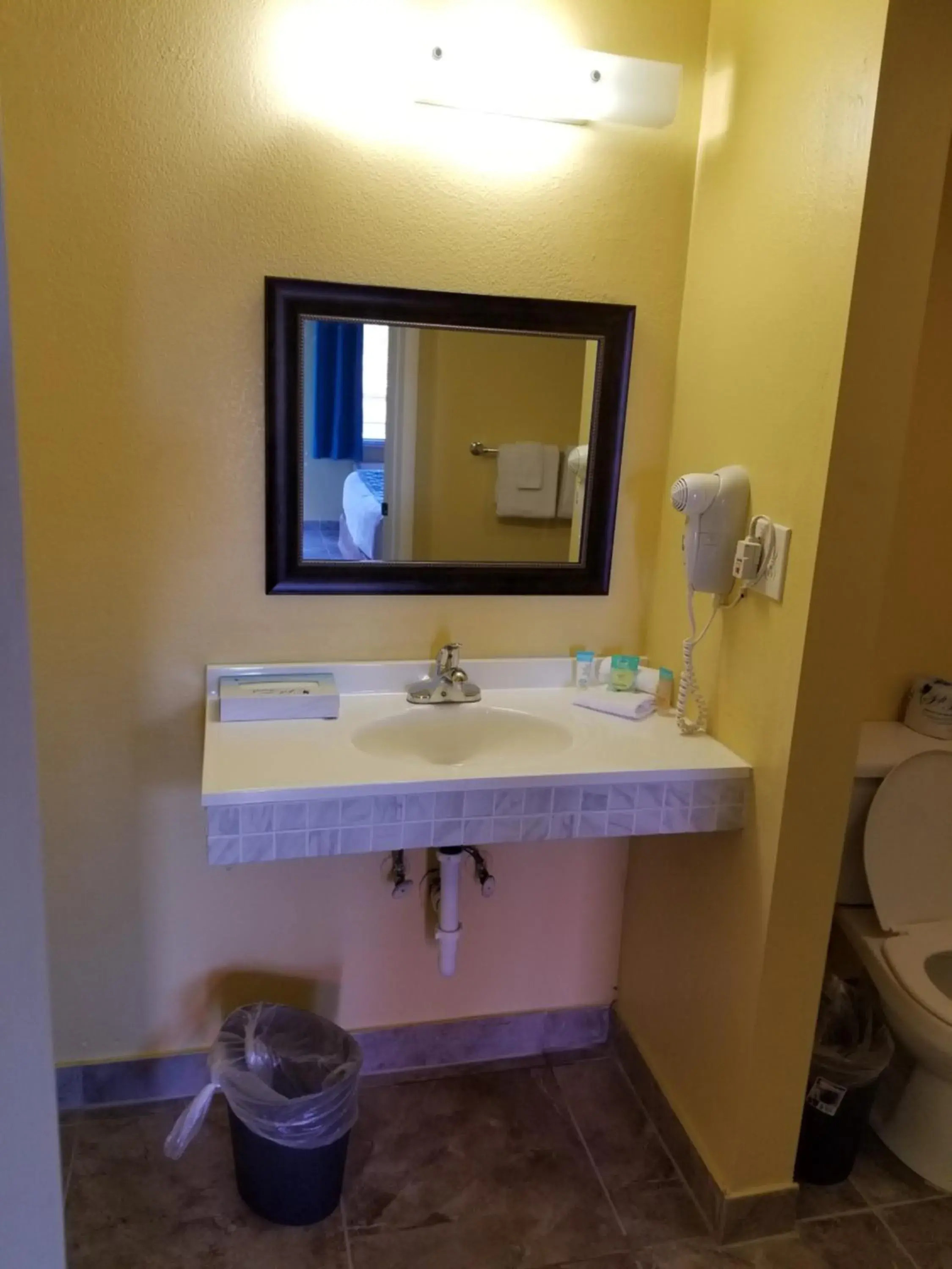 Bathroom in Shining Light Inn & Suites