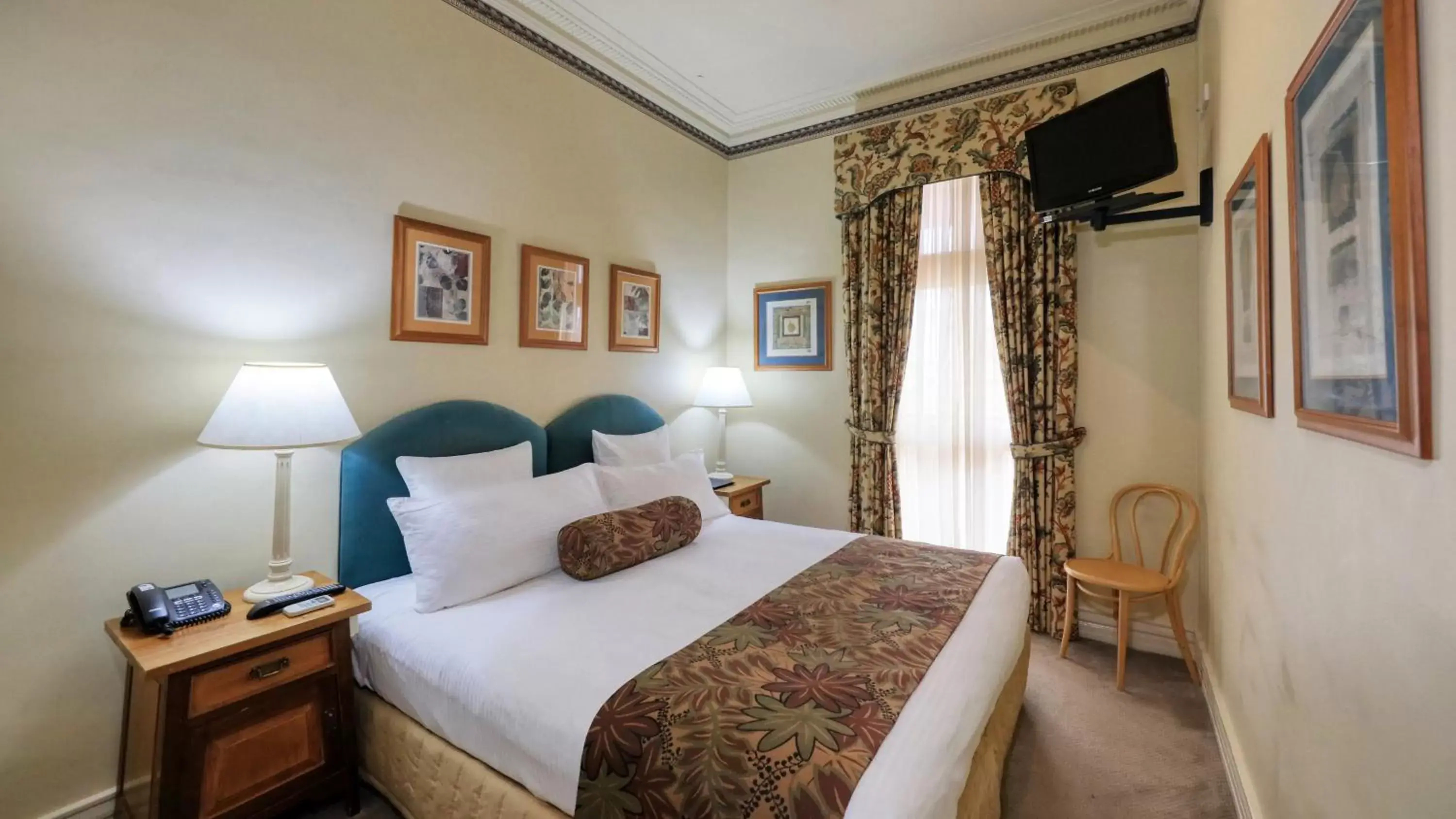 Bedroom, Bed in Royal Exchange Hotel