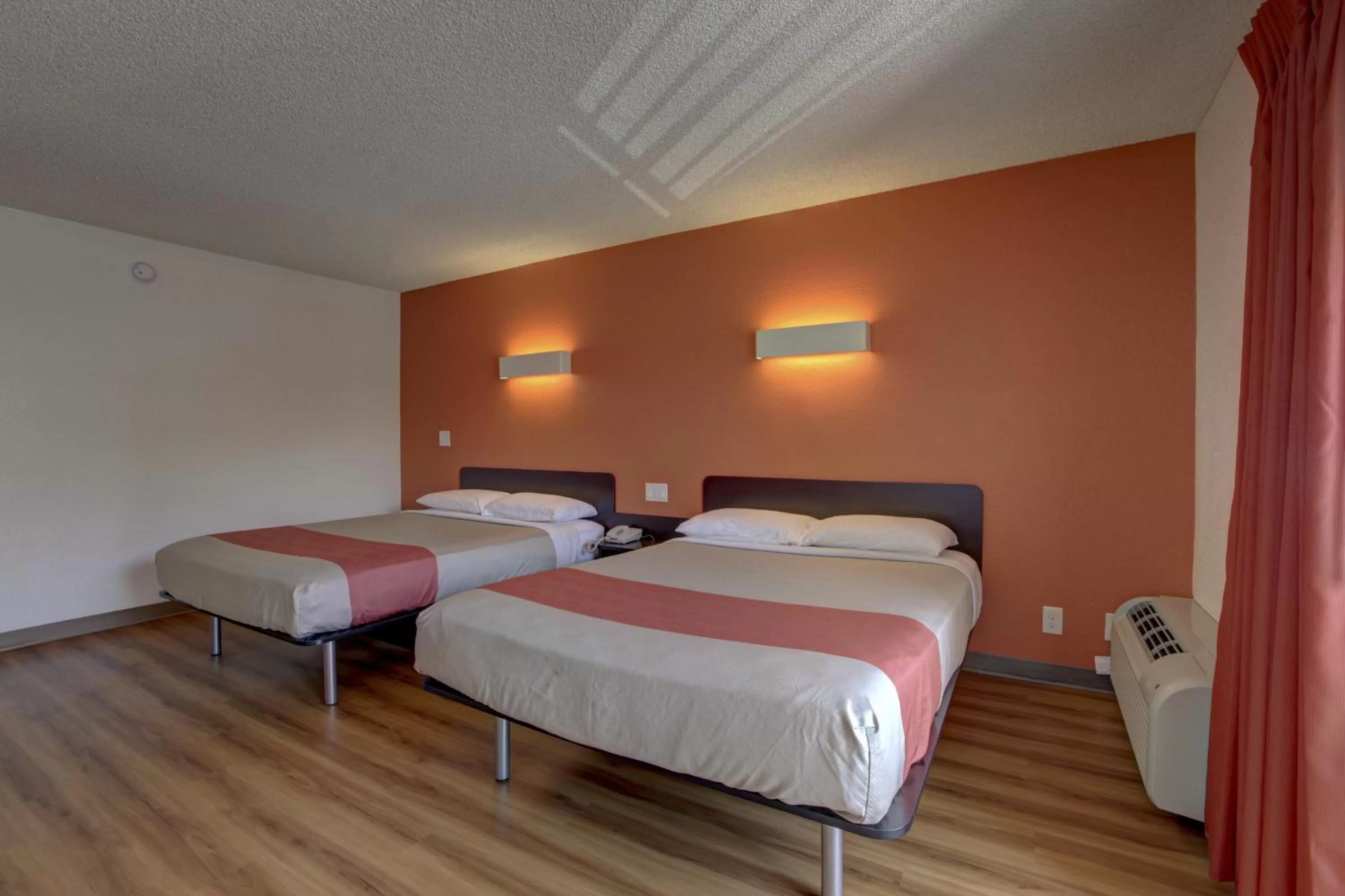 Bed in Motel 6-Santa Ana, CA - Irvine - Orange County Airport