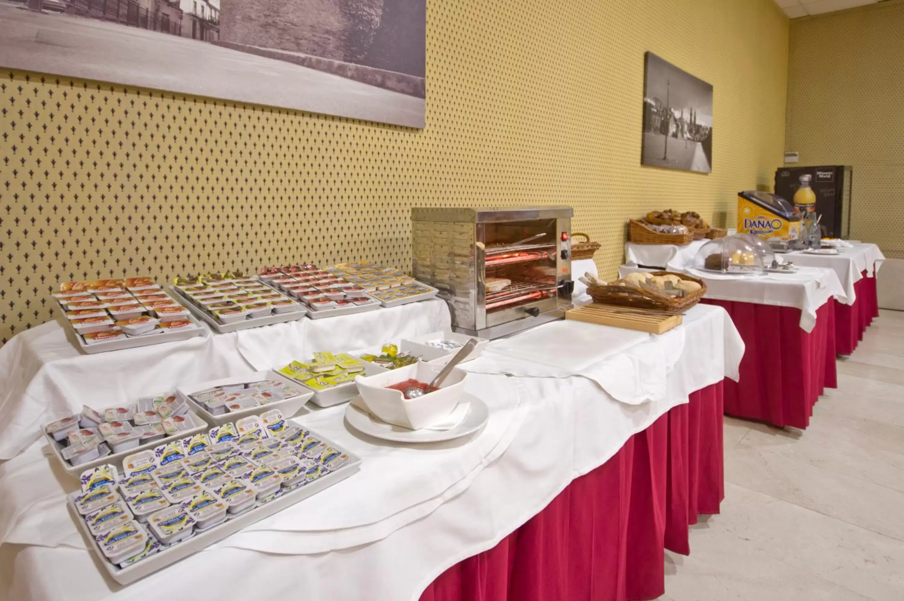 Dining area, Restaurant/Places to Eat in Hotel Auditorio Santiago & Spa