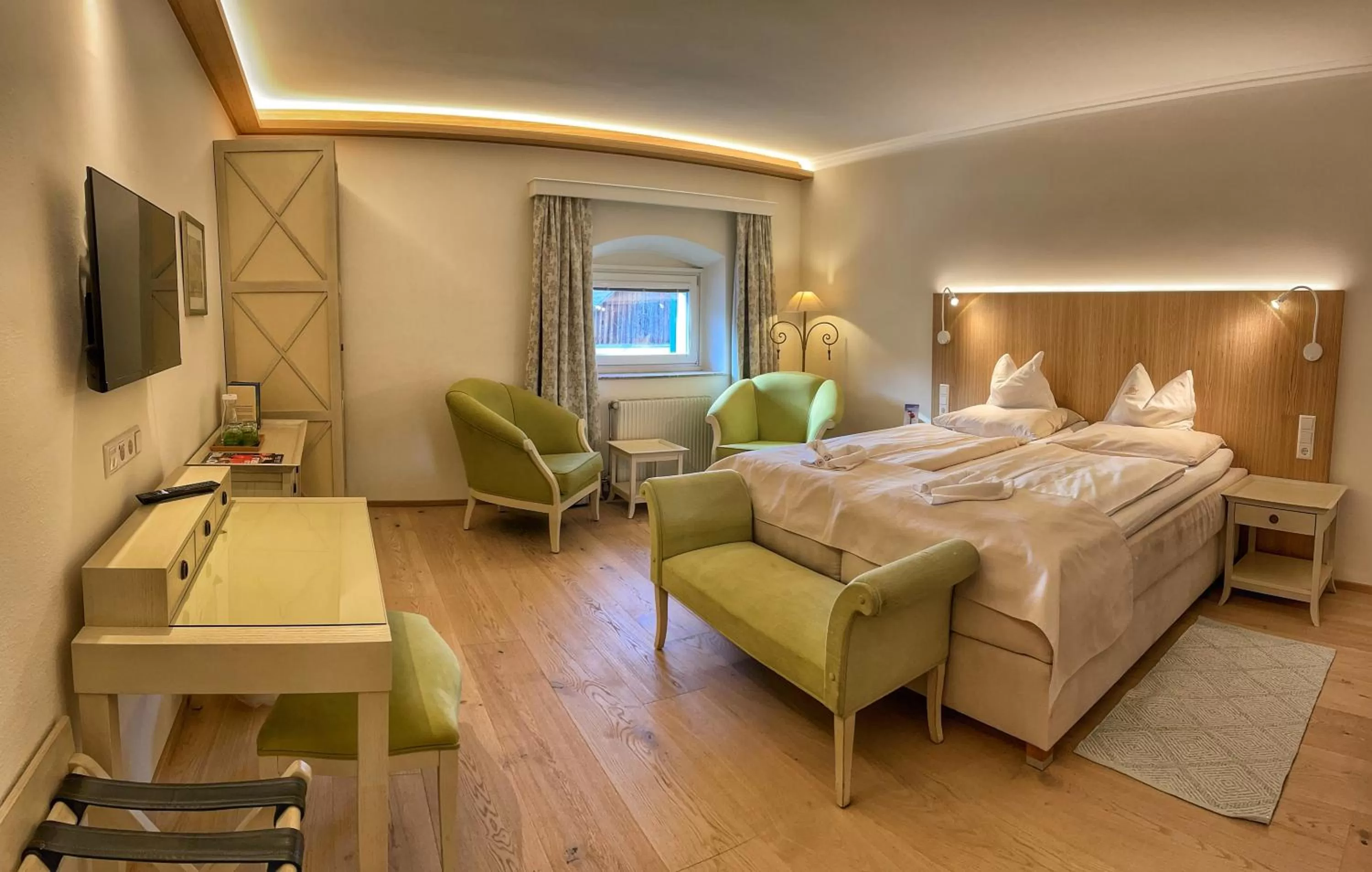 Photo of the whole room, Bed in Hotel Schloss Lerchenhof