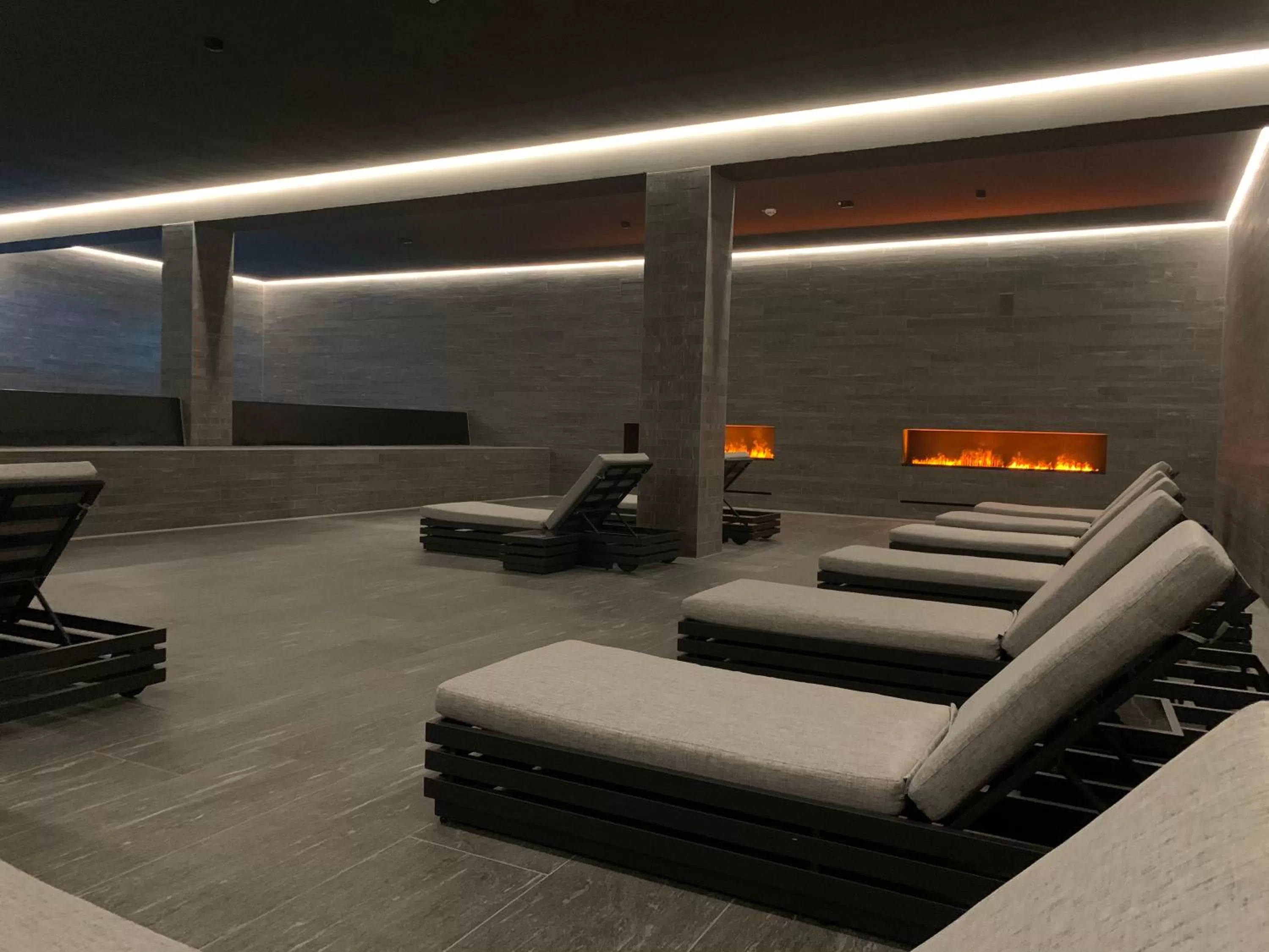 Swimming pool in LOEV - VELA Hotels