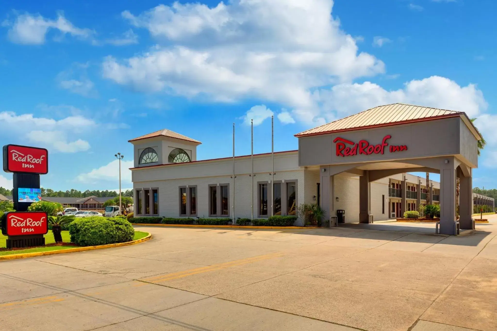 Property Building in Red Roof Inn Gulfport - Biloxi Airport