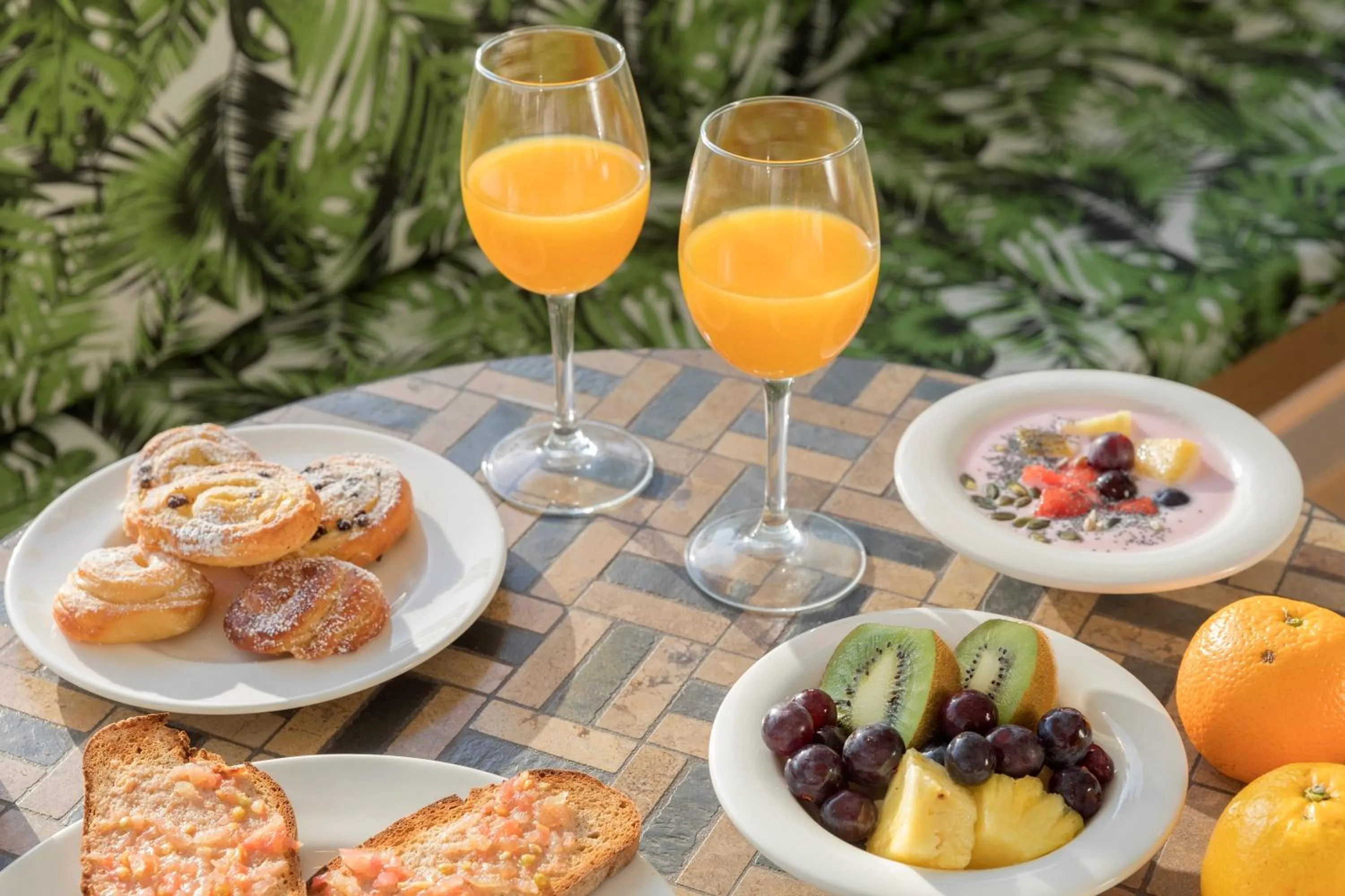 Food and drinks in HM Ayron Park - Adults Only