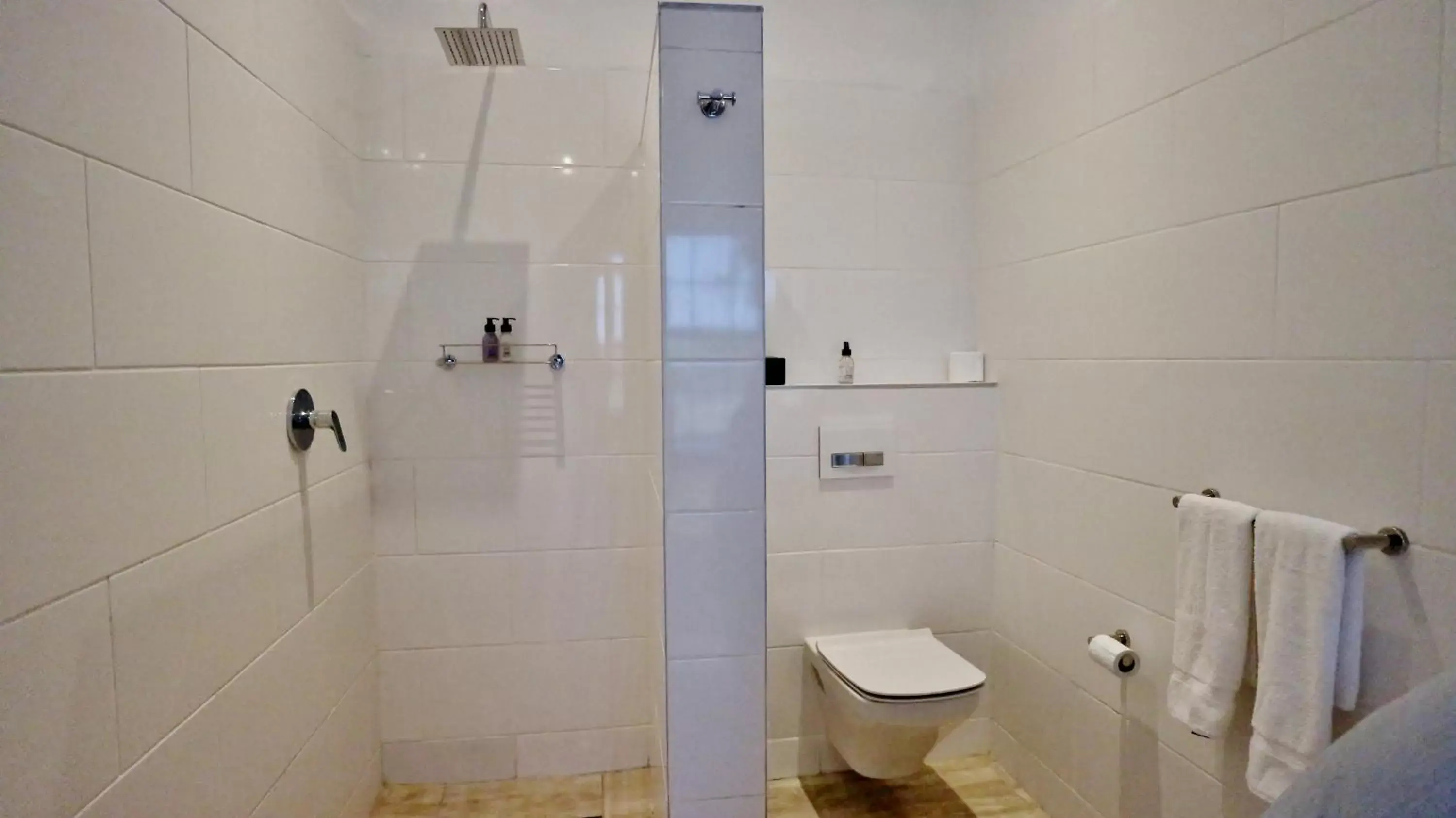Shower, Bathroom in theLAB Robertson