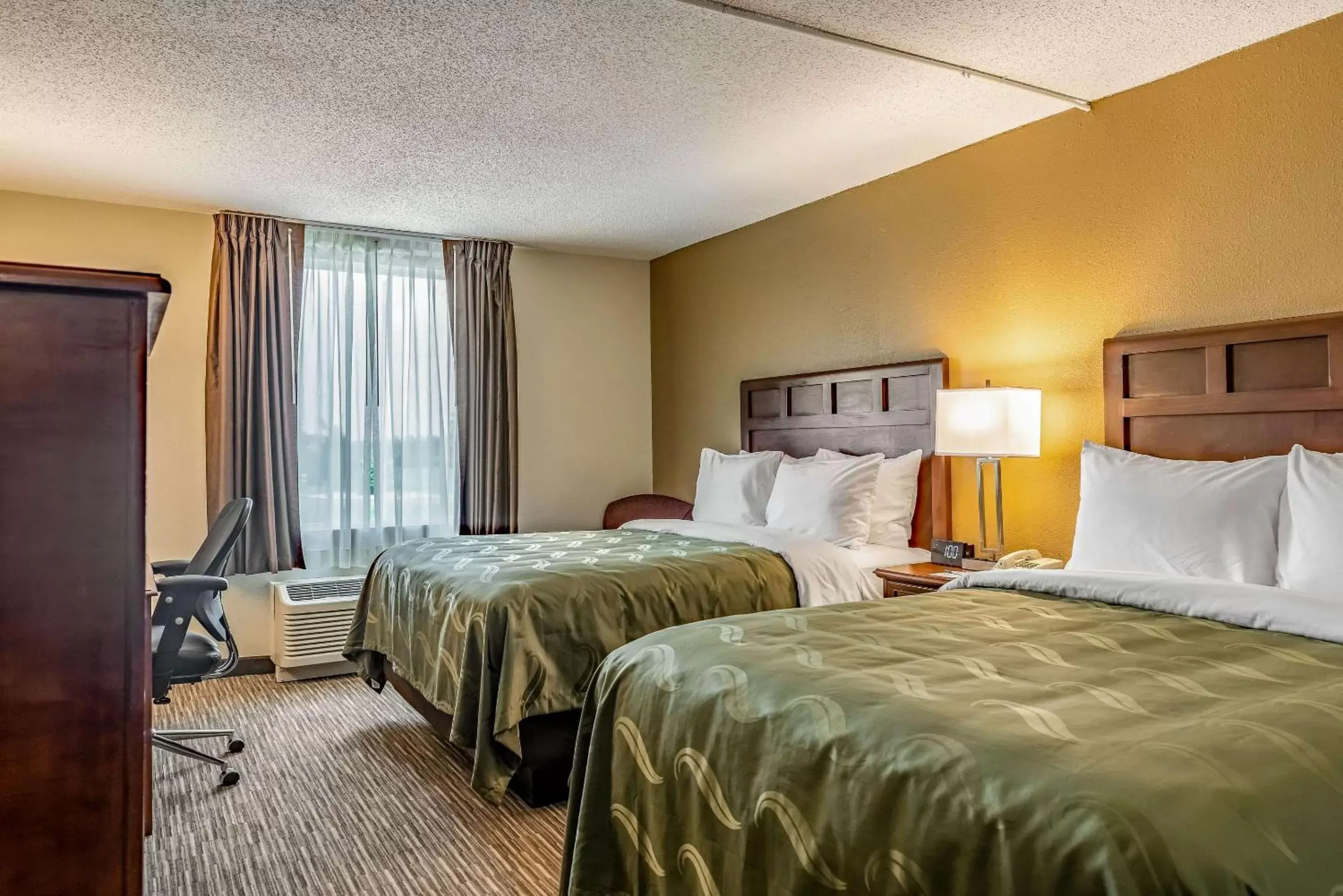 Photo of the whole room, Bed in Quality Inn Bucyrus North