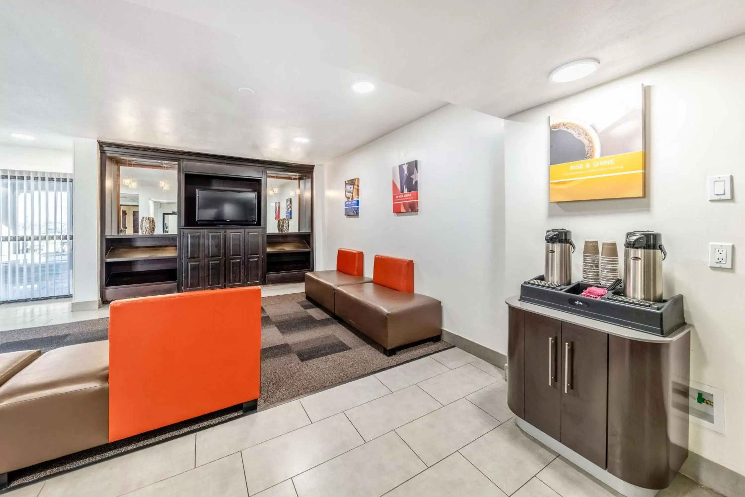 Restaurant/places to eat, Kitchen/Kitchenette in Motel 6-Lewisville, TX - Medical City