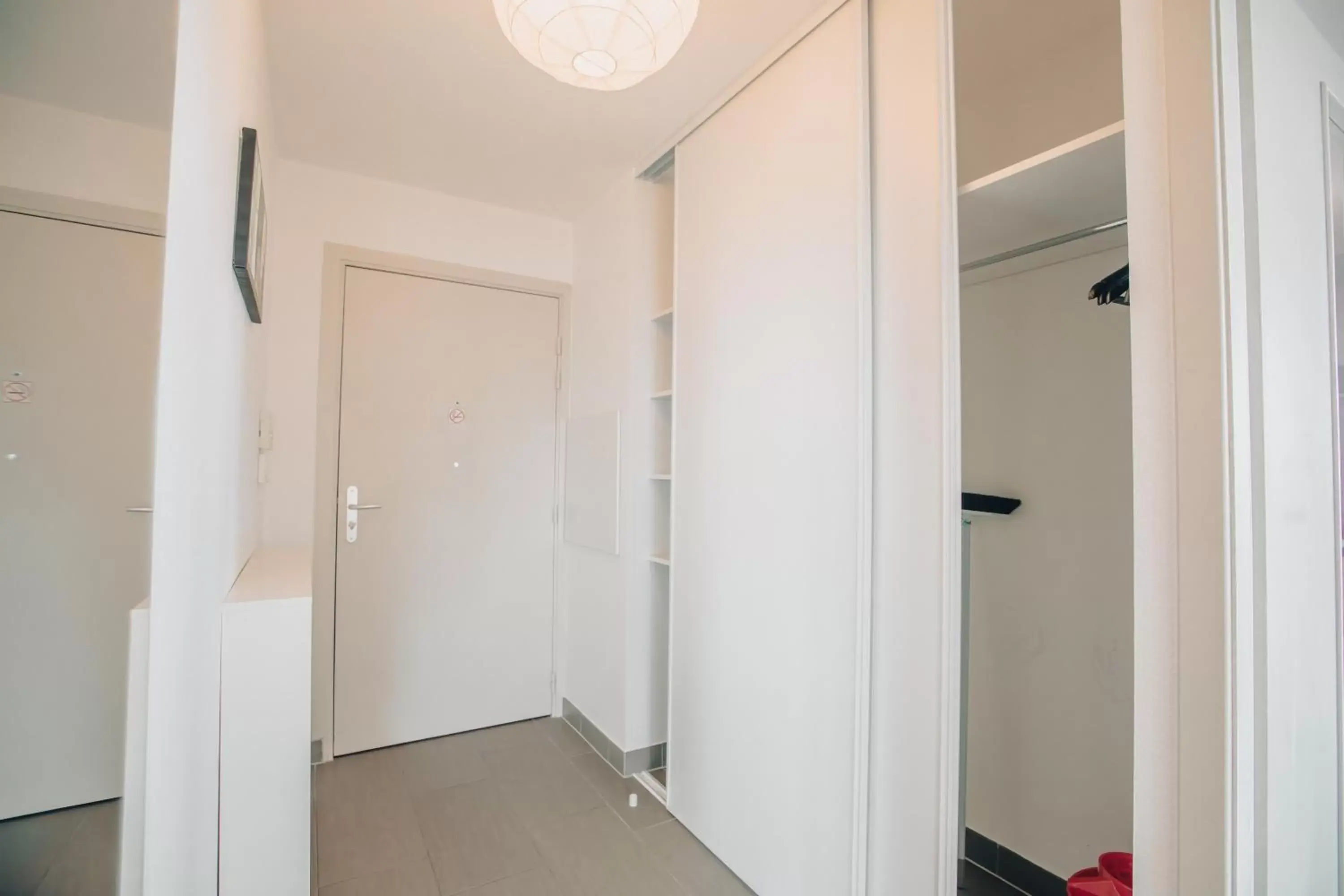 wardrobe, Bathroom in Appart' du Trident