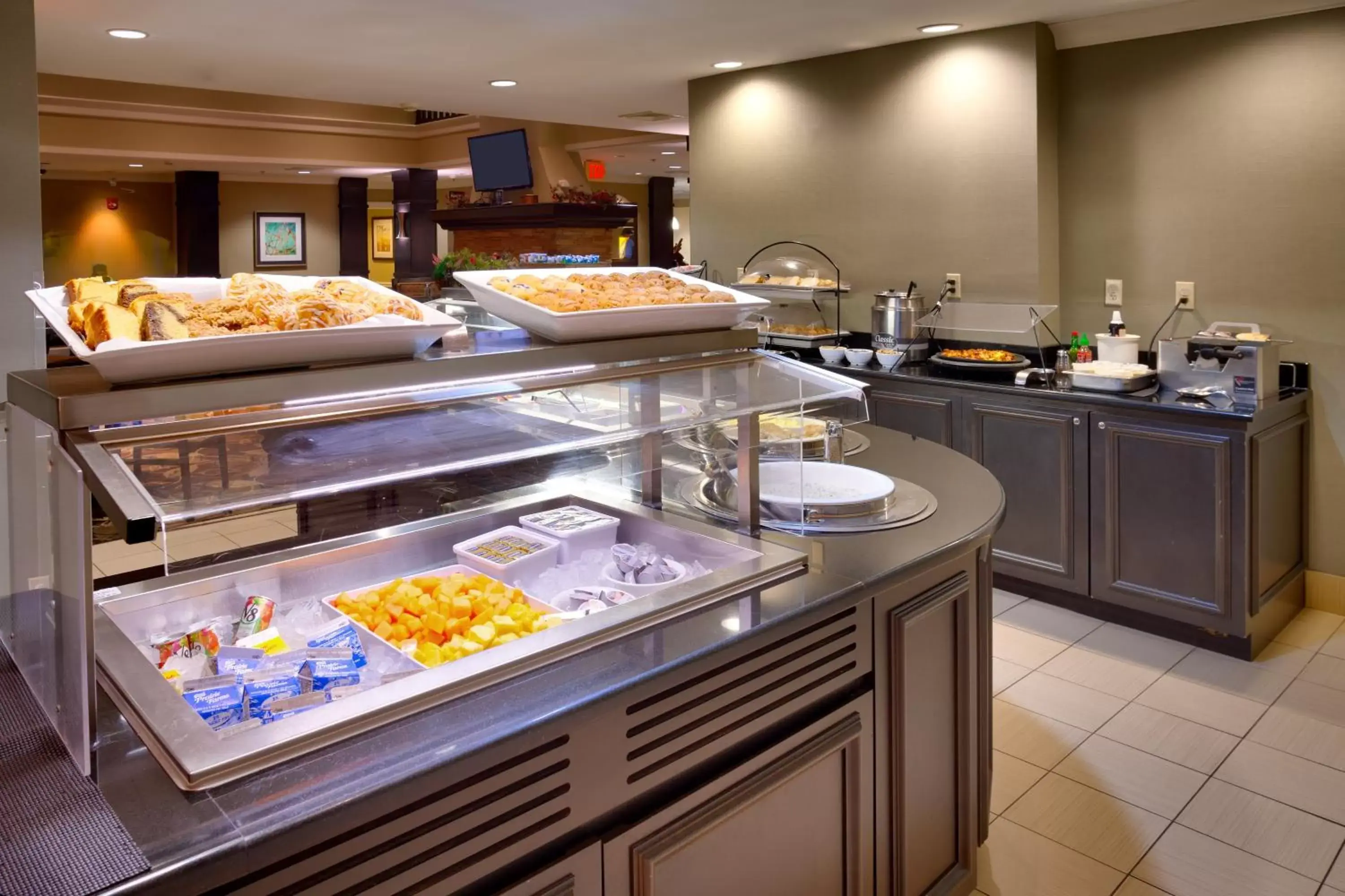 Restaurant/Places to Eat in Staybridge Suites Peoria Downtown, an IHG Hotel