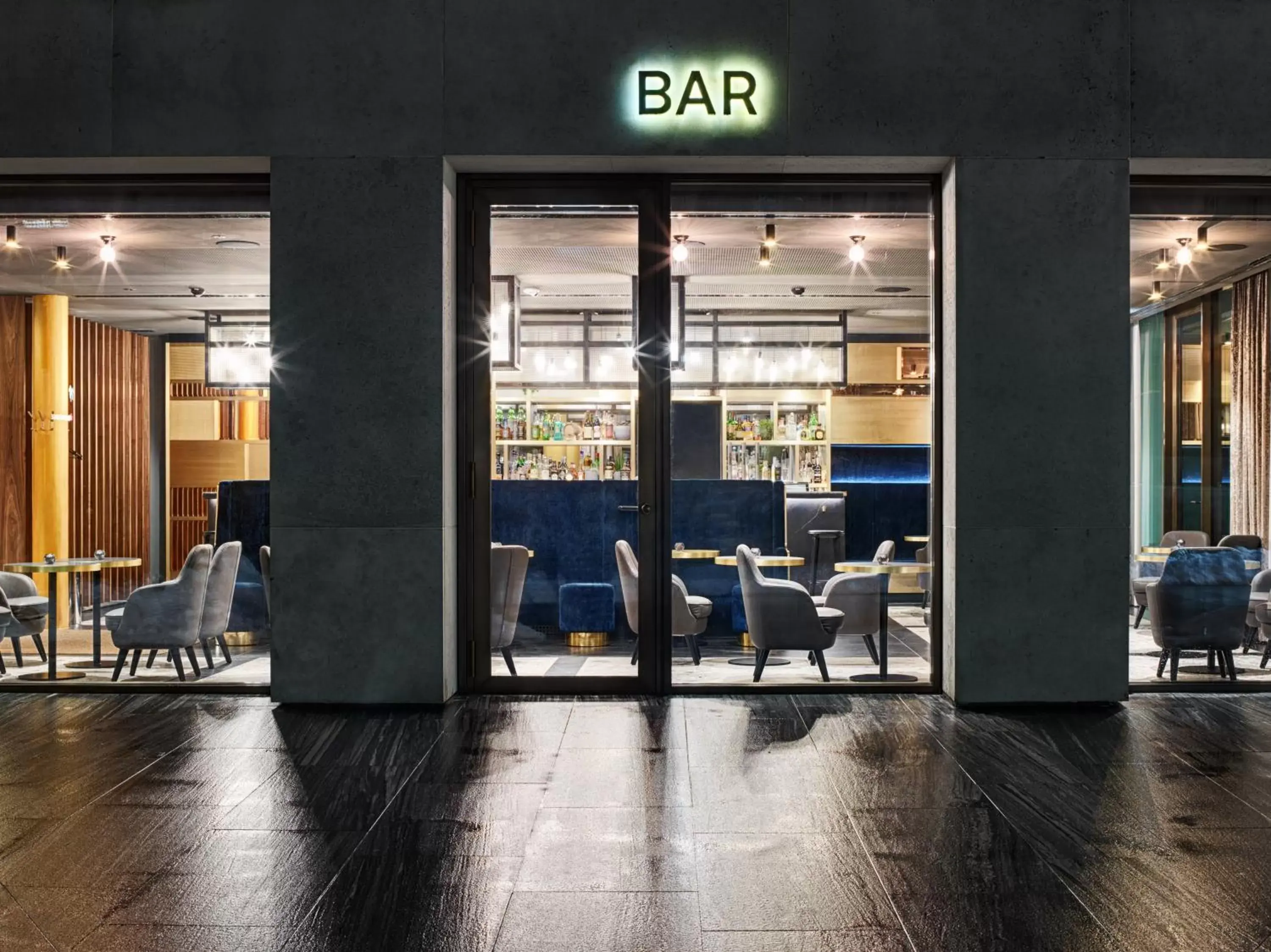 Lounge or bar in STAGE 12 Hotel by Penz