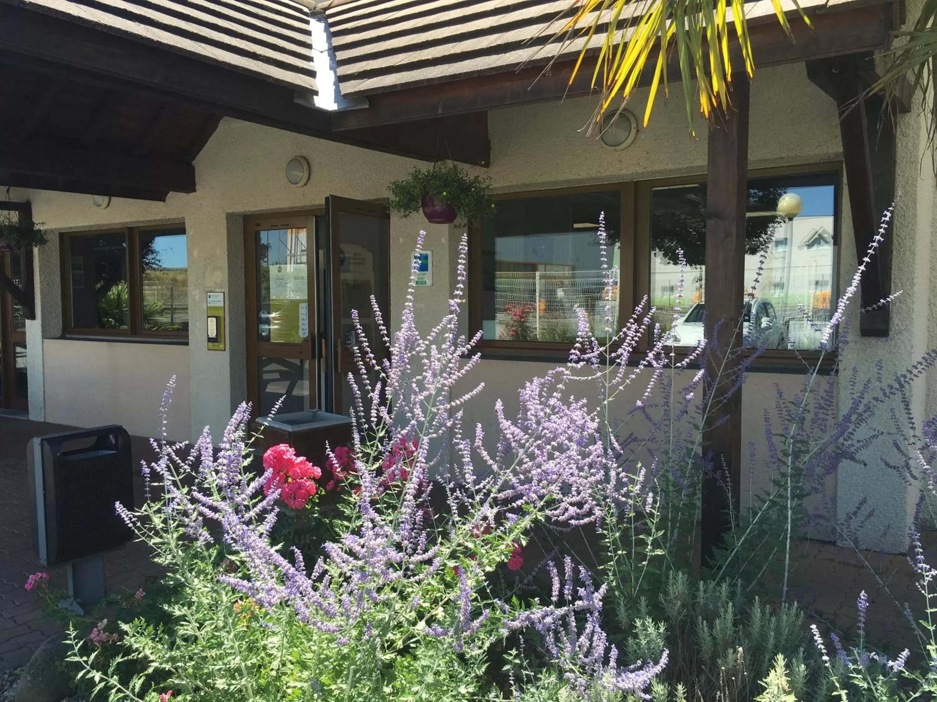 Facade/entrance in B&B HOTEL Chatellerault