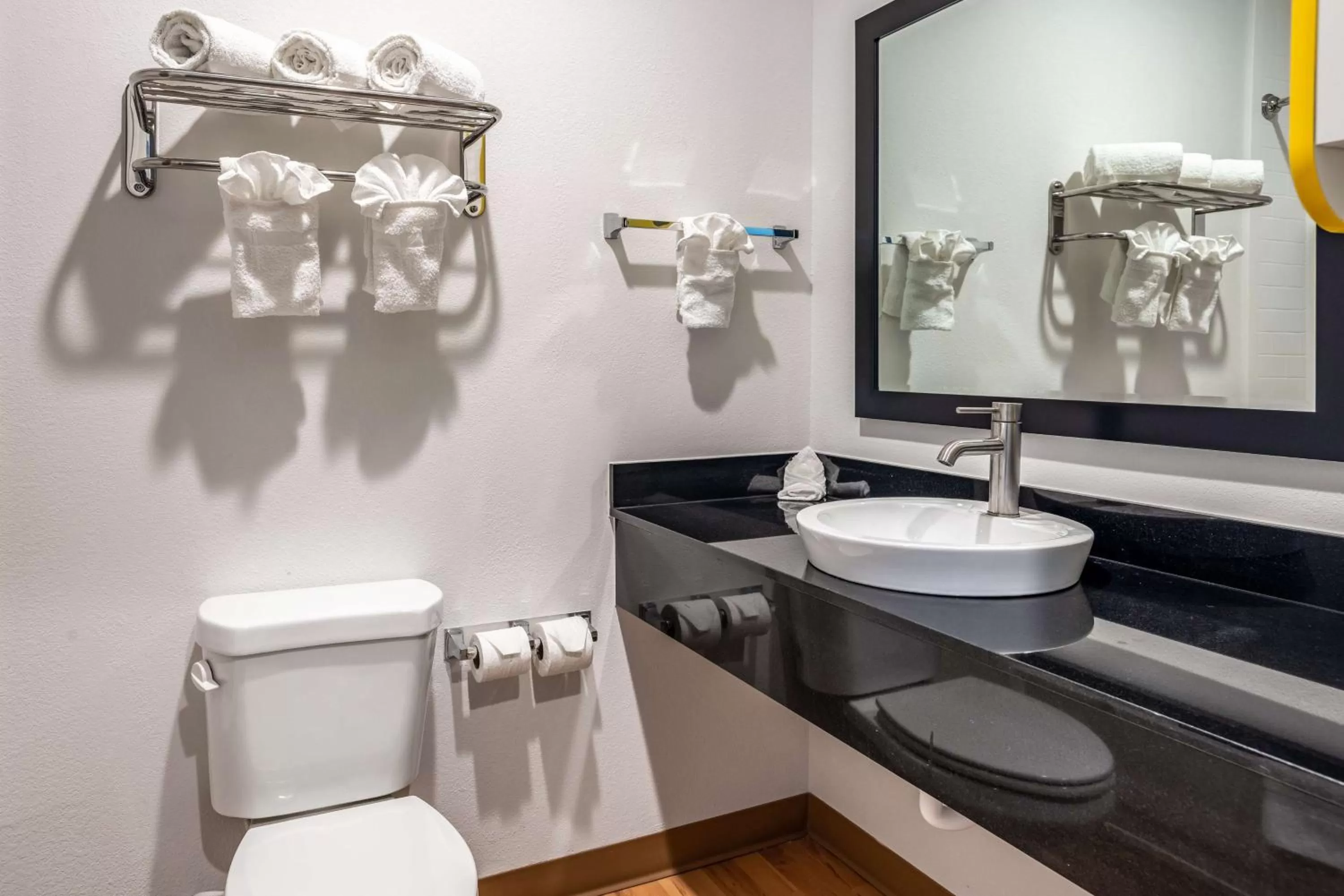 Toilet in Studio 6 Lake Charles