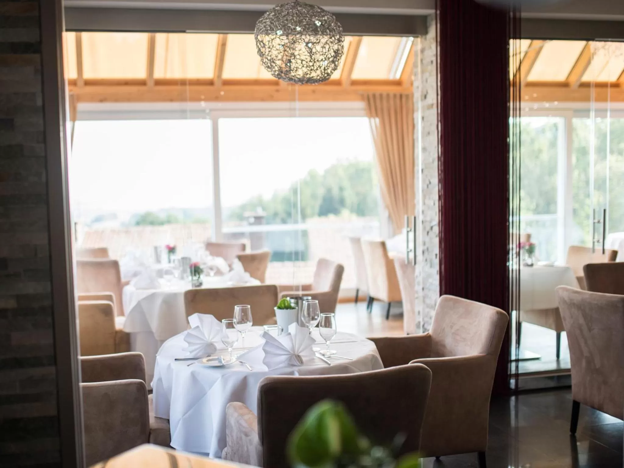 Restaurant/places to eat in Design-Konferenzhotel & Restaurant Steinernes Schweinchen