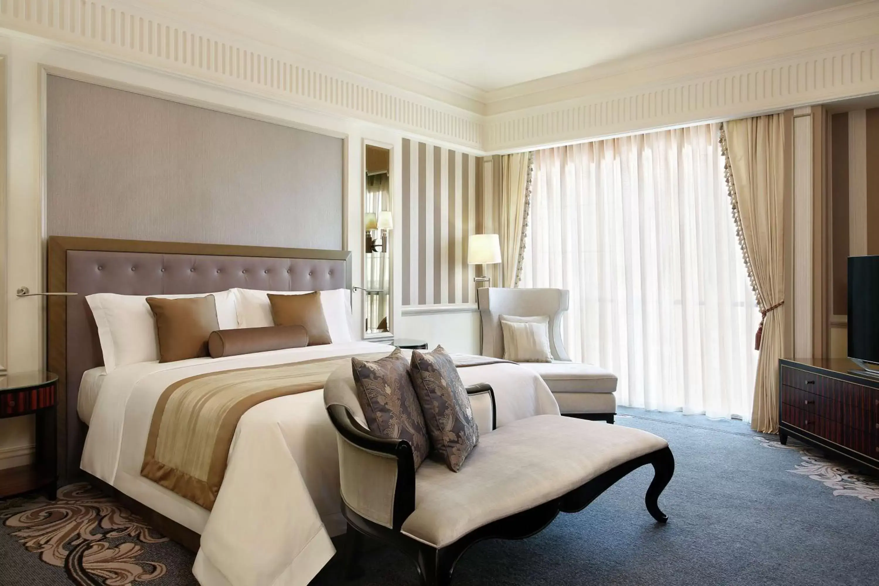 Living room, Bed in Habtoor Palace Dubai, LXR Hotels & Resorts