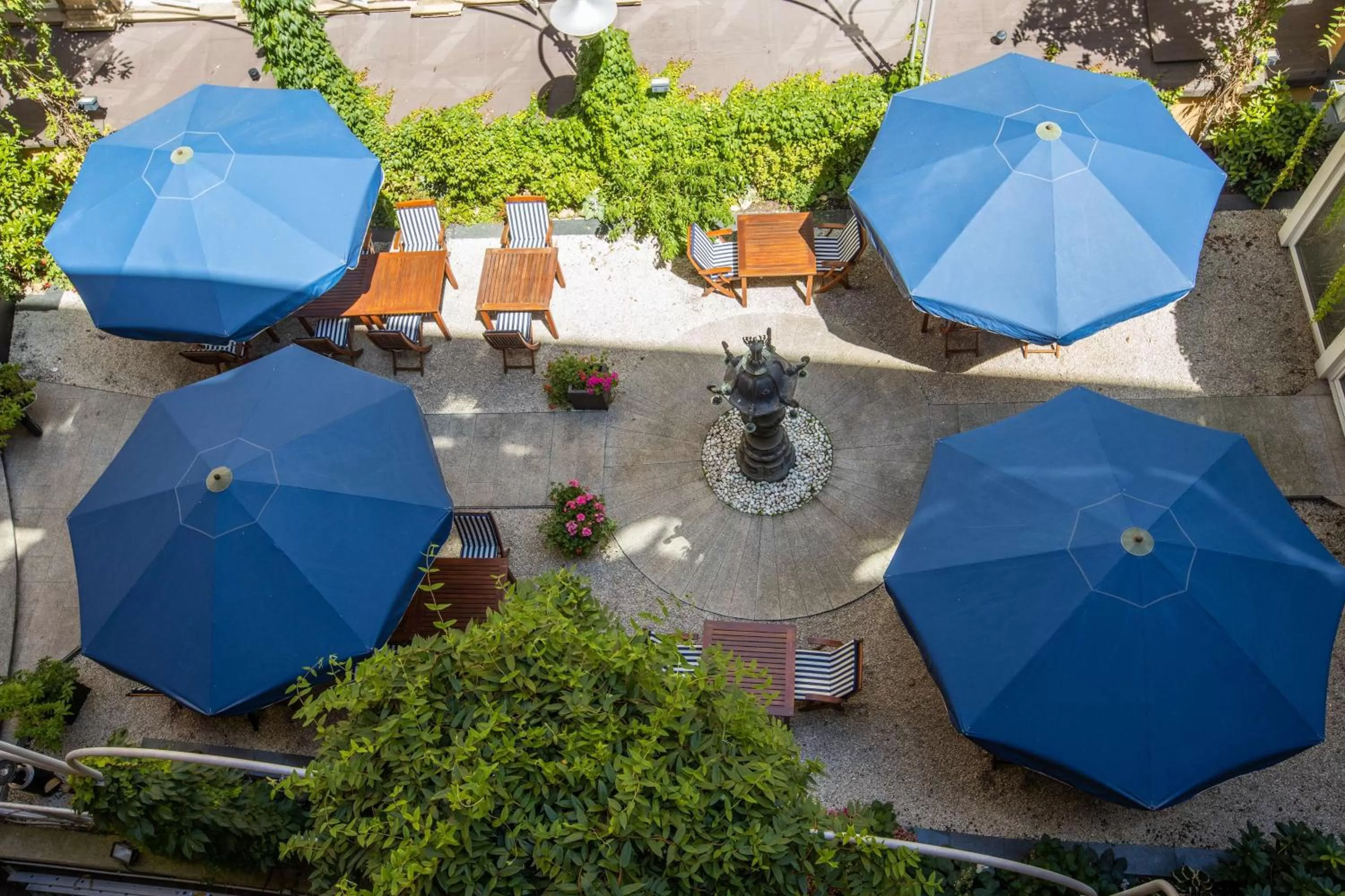 Restaurant/places to eat in Radisson Blu Hotel Schwarzer Bock Wiesbaden