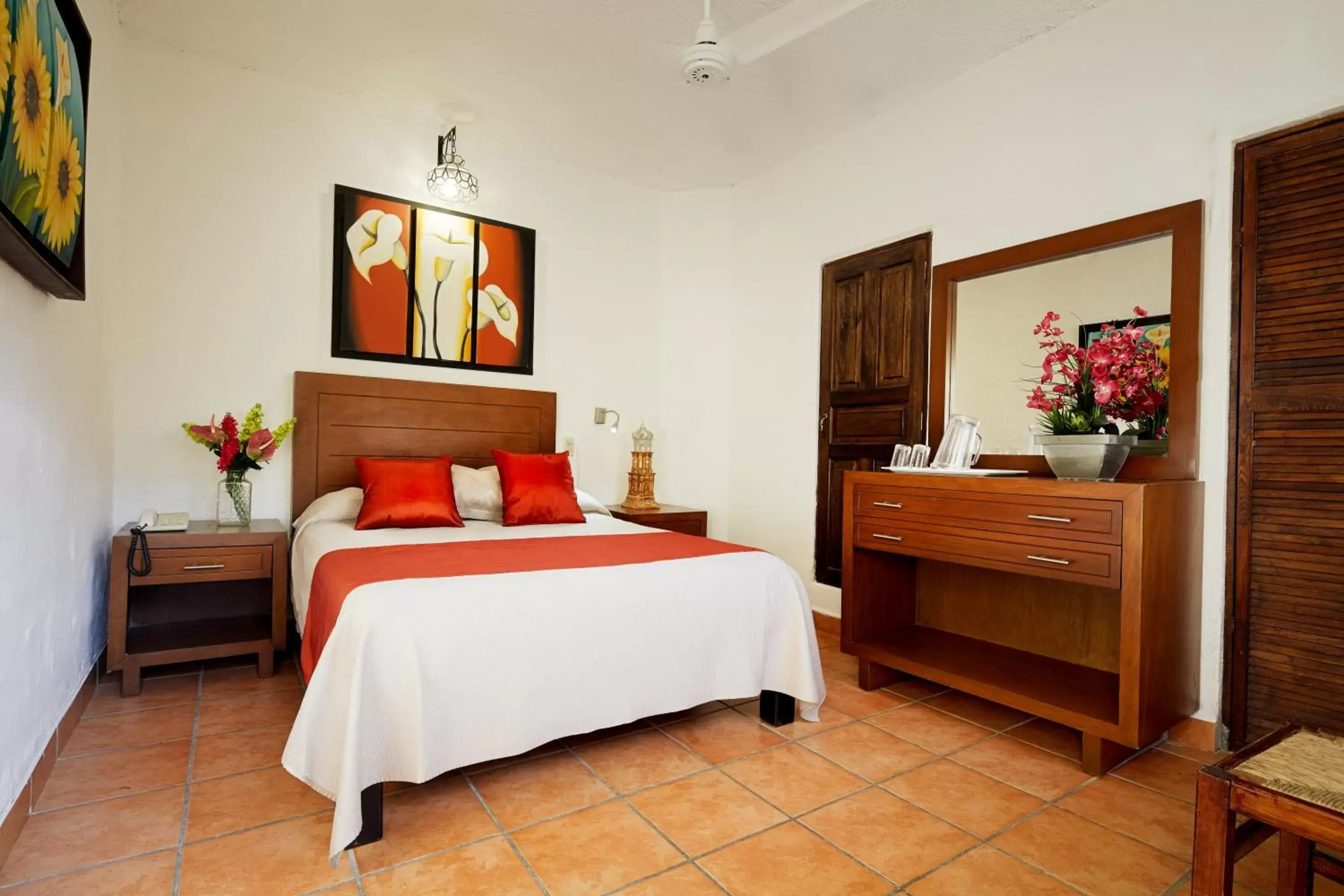 Photo of the whole room, Bed in Hotel Posada De Roger