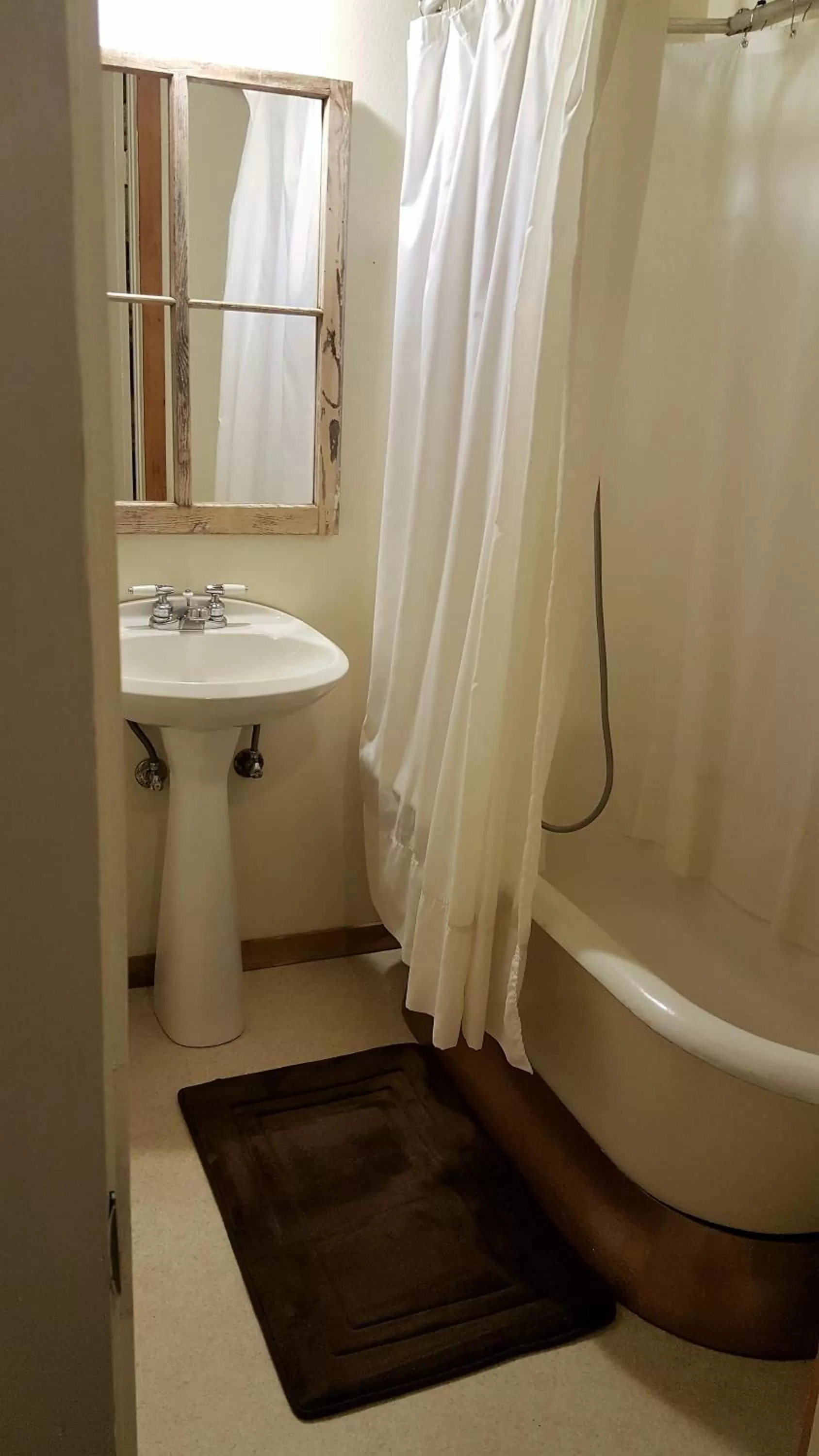 Bathroom in Full Moon Inn