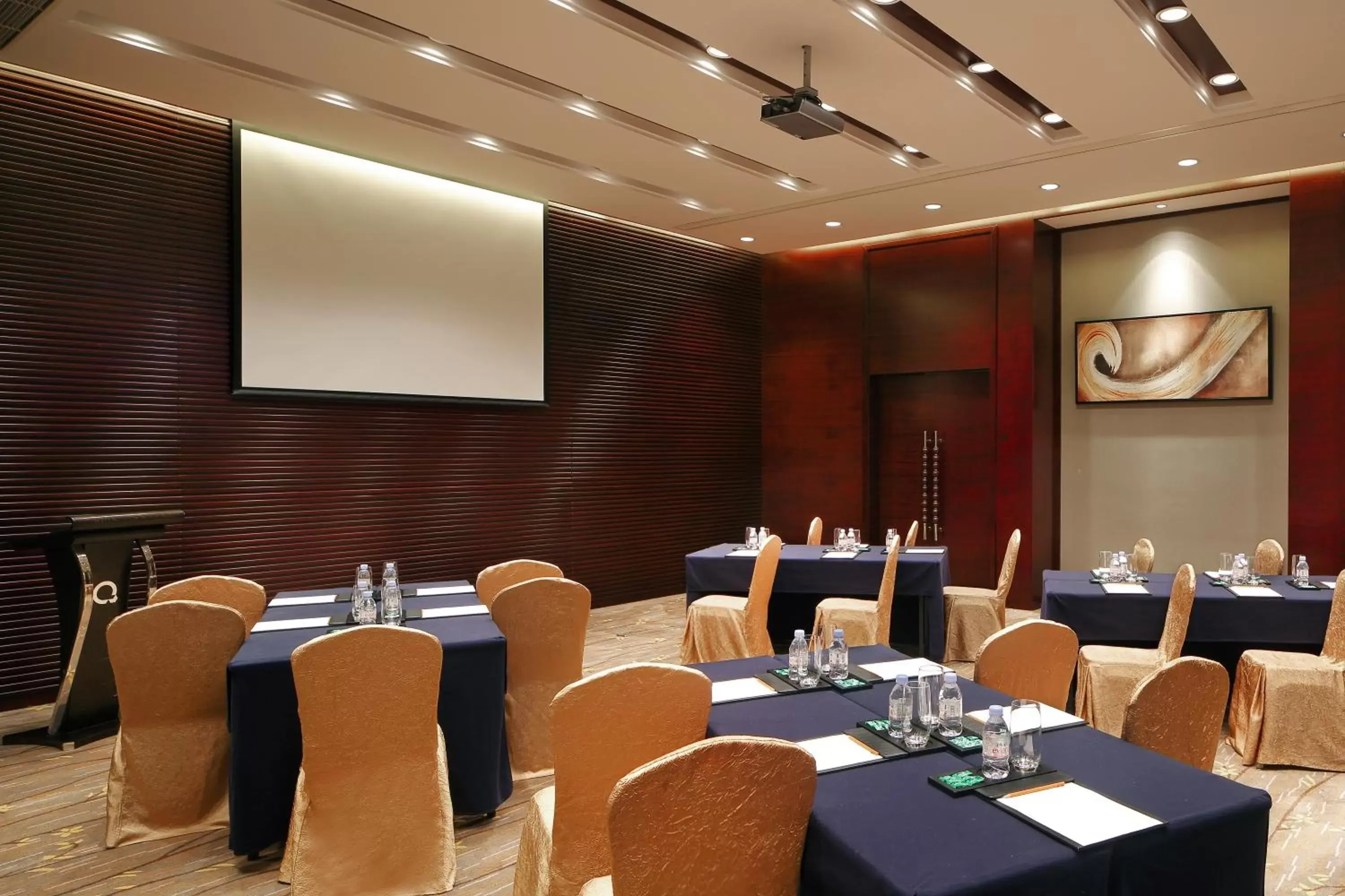 Business facilities in The QUBE Hotel Shanghai – Pudong International Airport