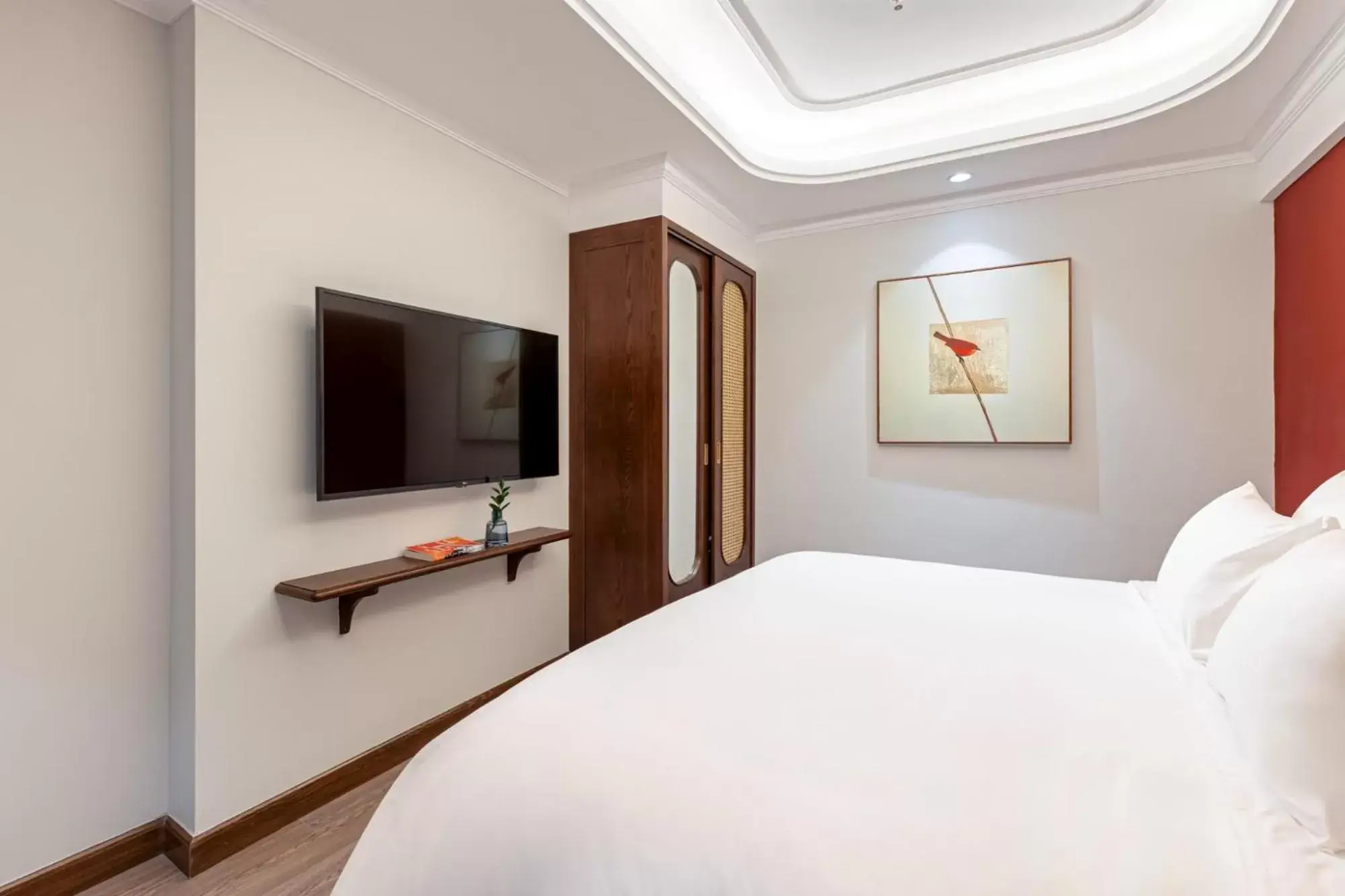 Communal lounge/ TV room, Bed in La Siesta Classic Hang Thung