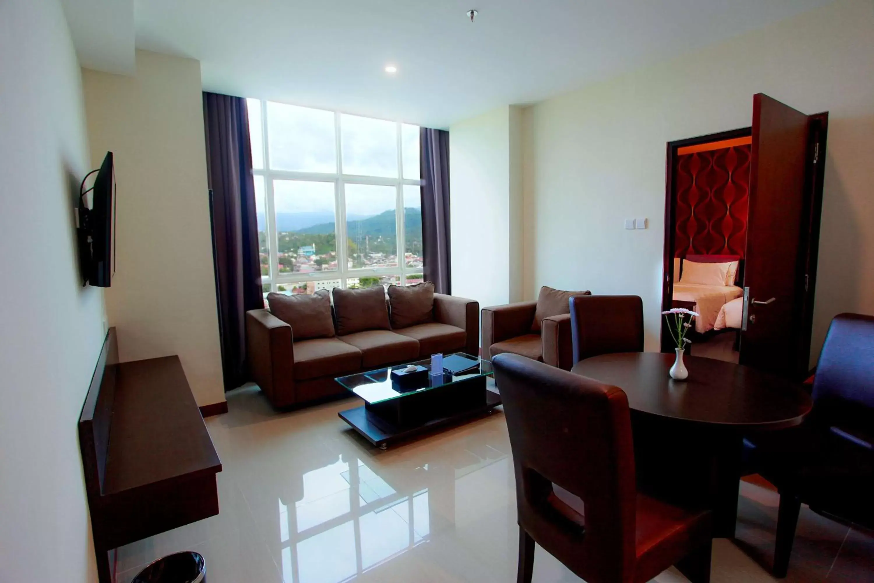 Photo of the whole room, Seating Area in Best Western The Lagoon Hotel