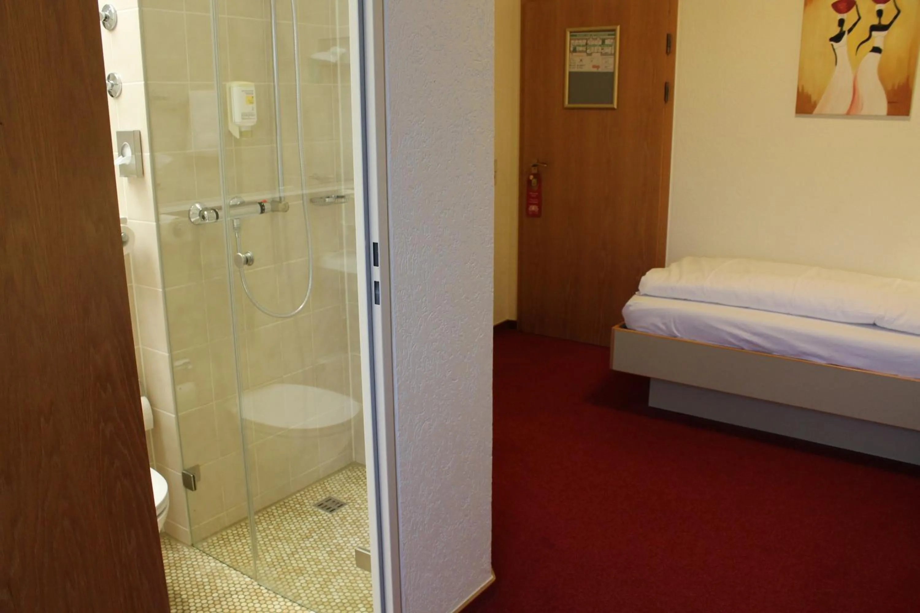 Shower, Bed in Hotel Scholz