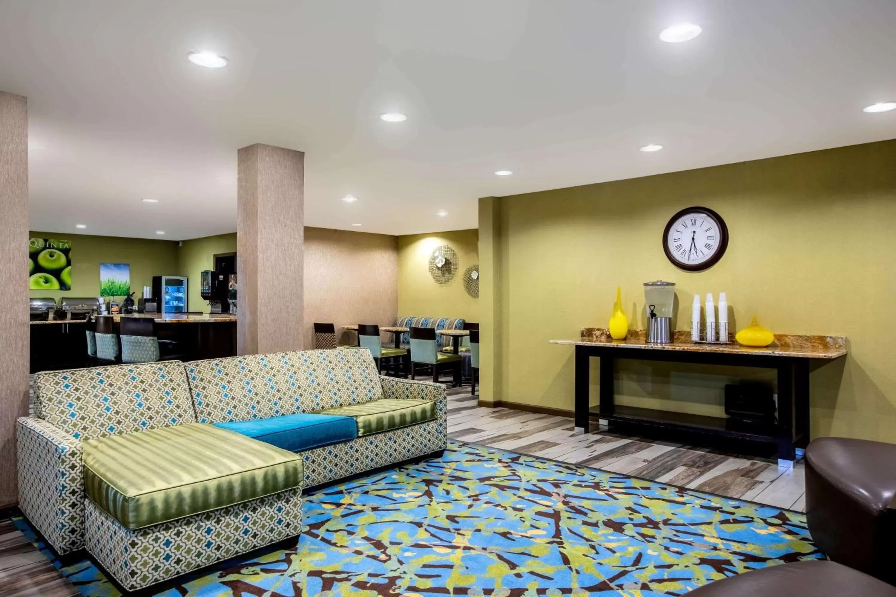 Lobby or reception in La Quinta Inn & Suites by Wyndham Emporia