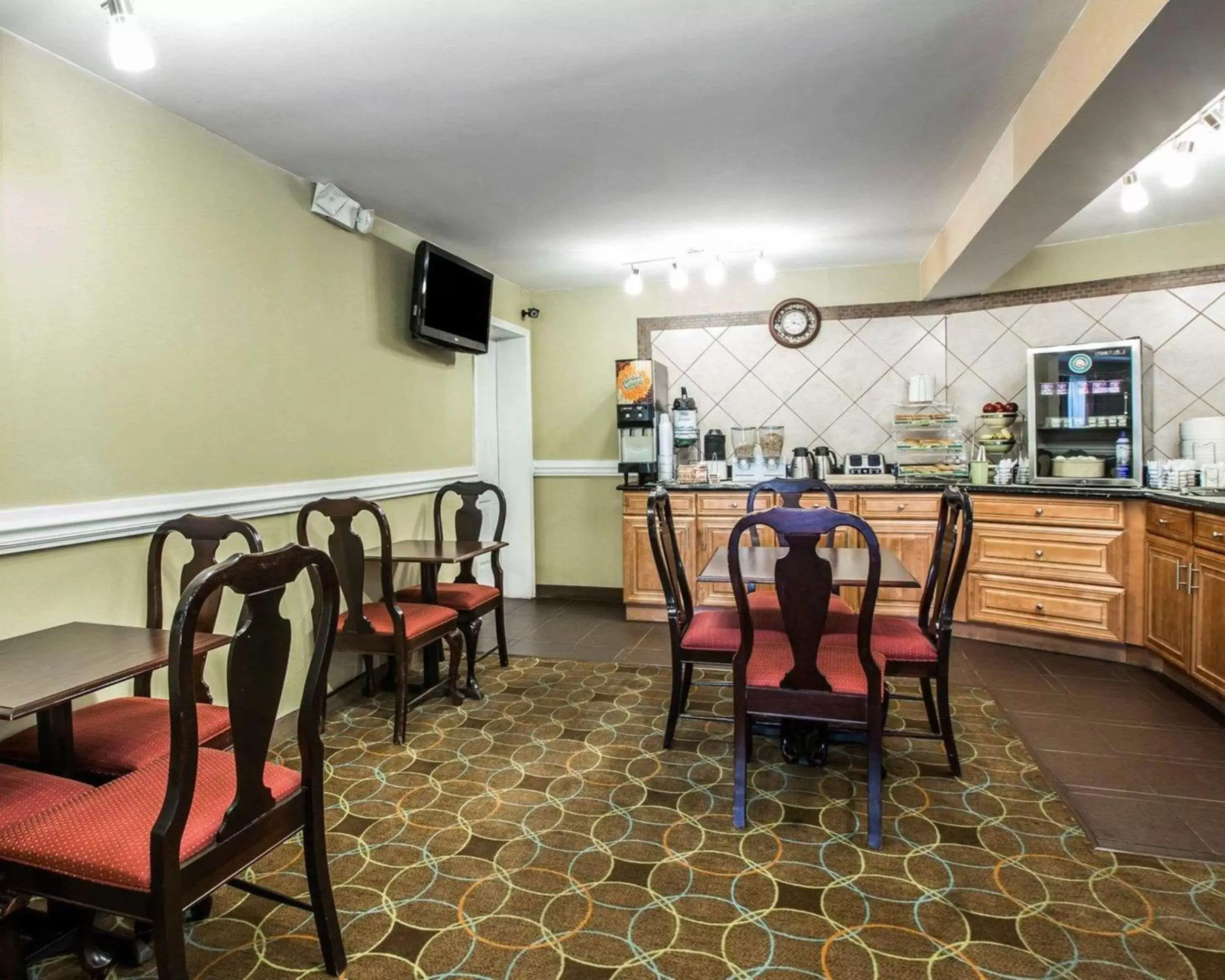 Restaurant/places to eat in Quality Inn Greenwood Hwy 25