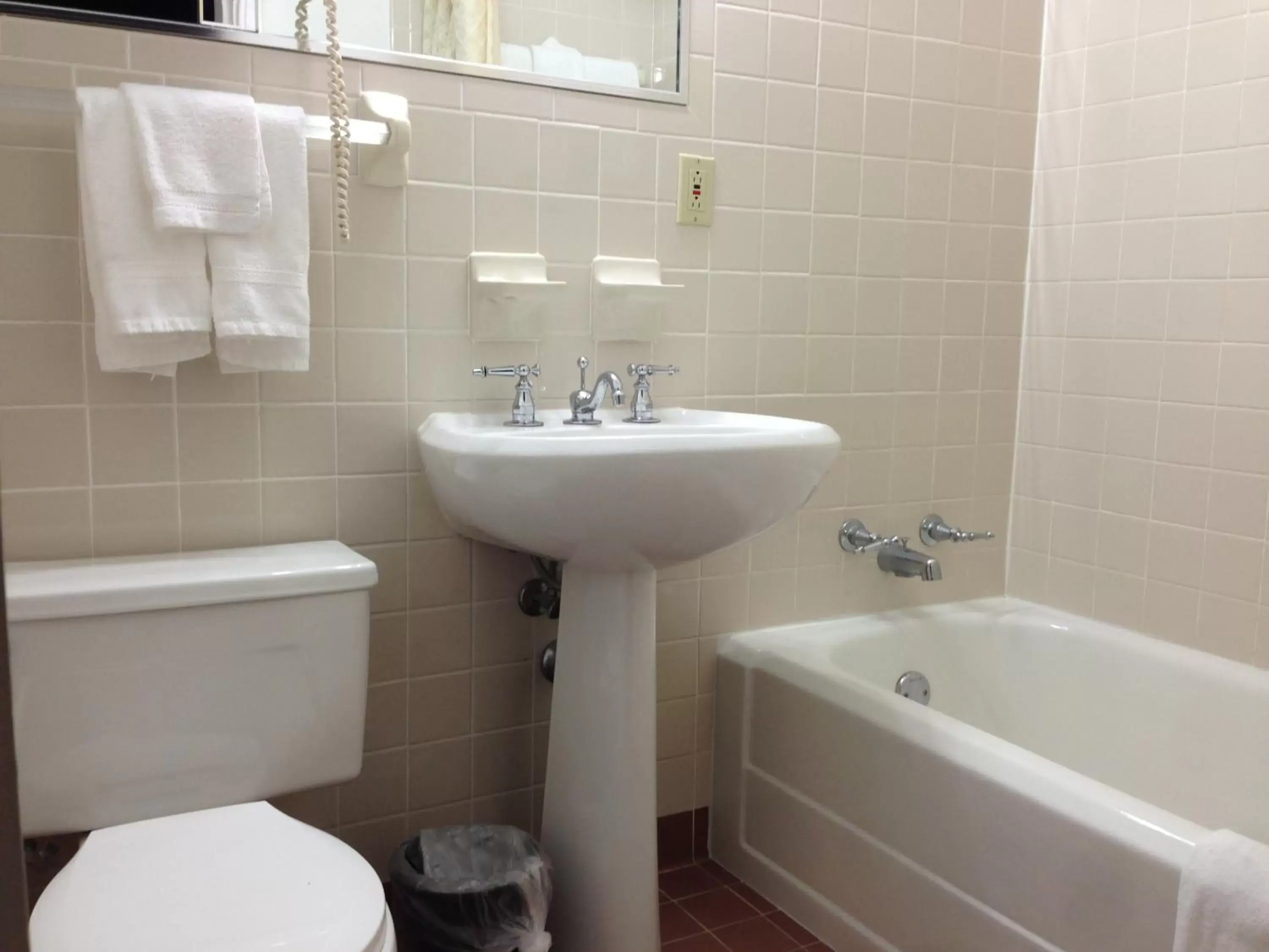Bathroom in Americas Best Value Inn Historic Clewiston Inn