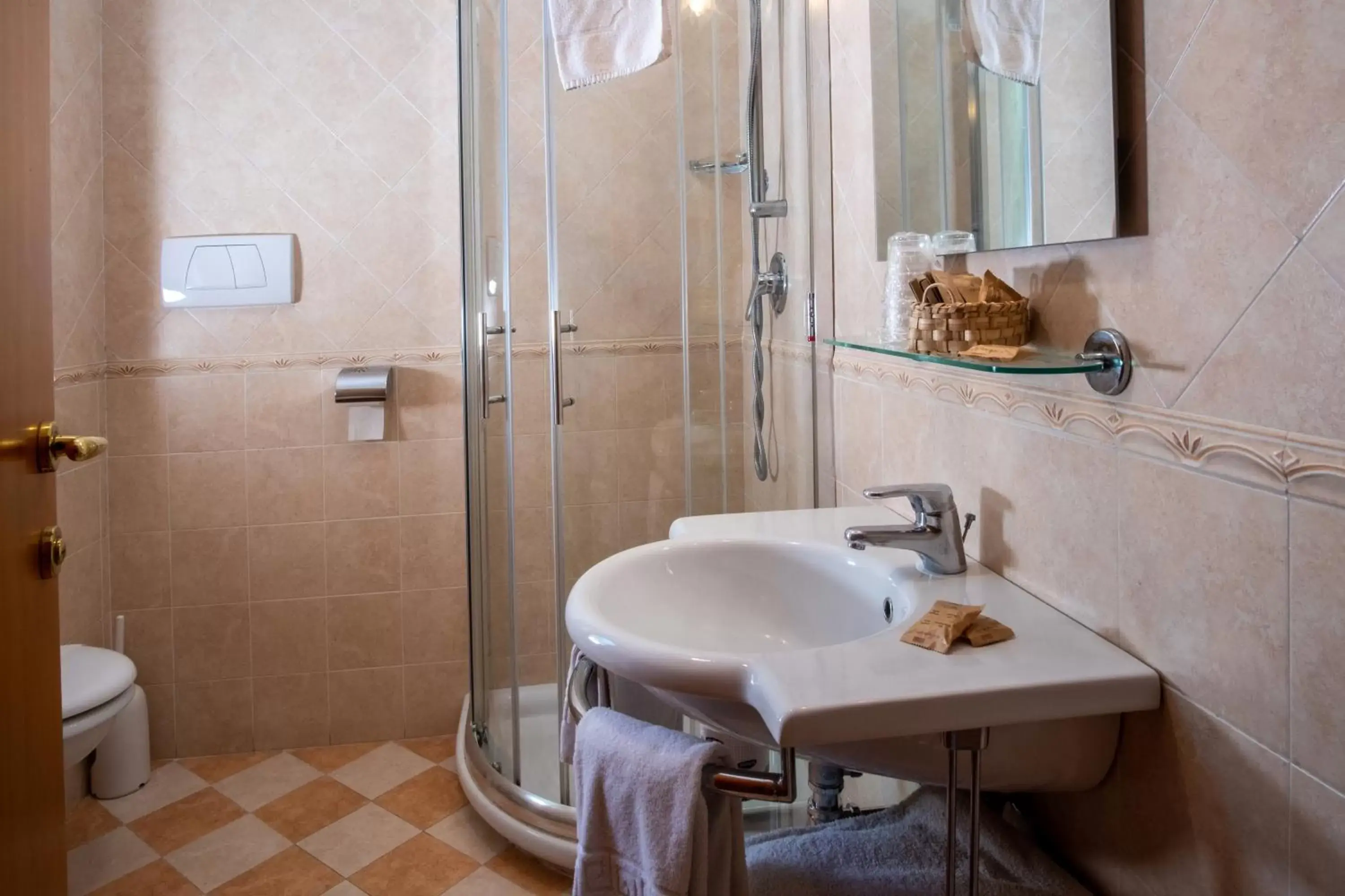 Bathroom in Hotel Savoia Sorrento