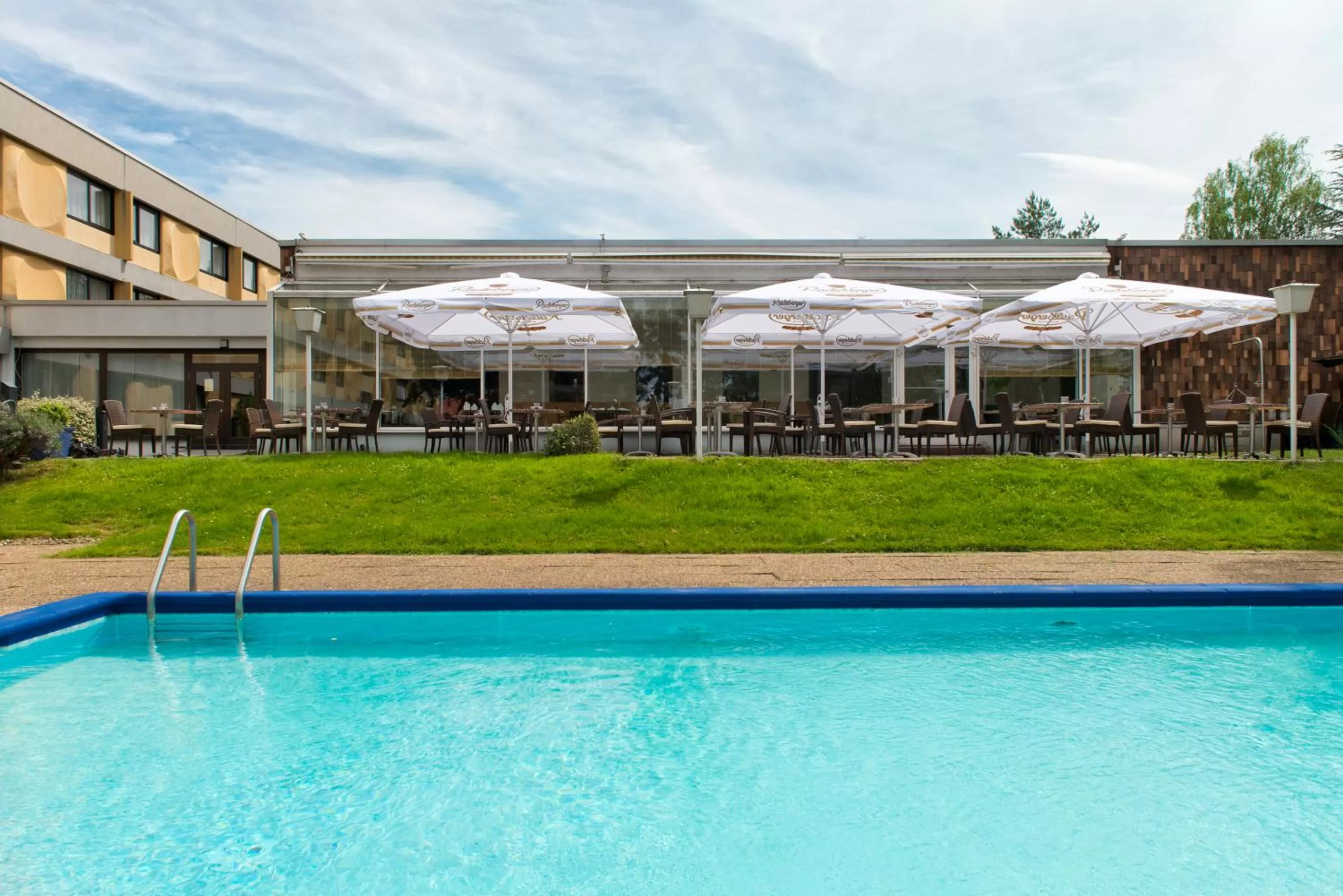 Swimming pool in Mercure Hotel Saarbrücken Süd