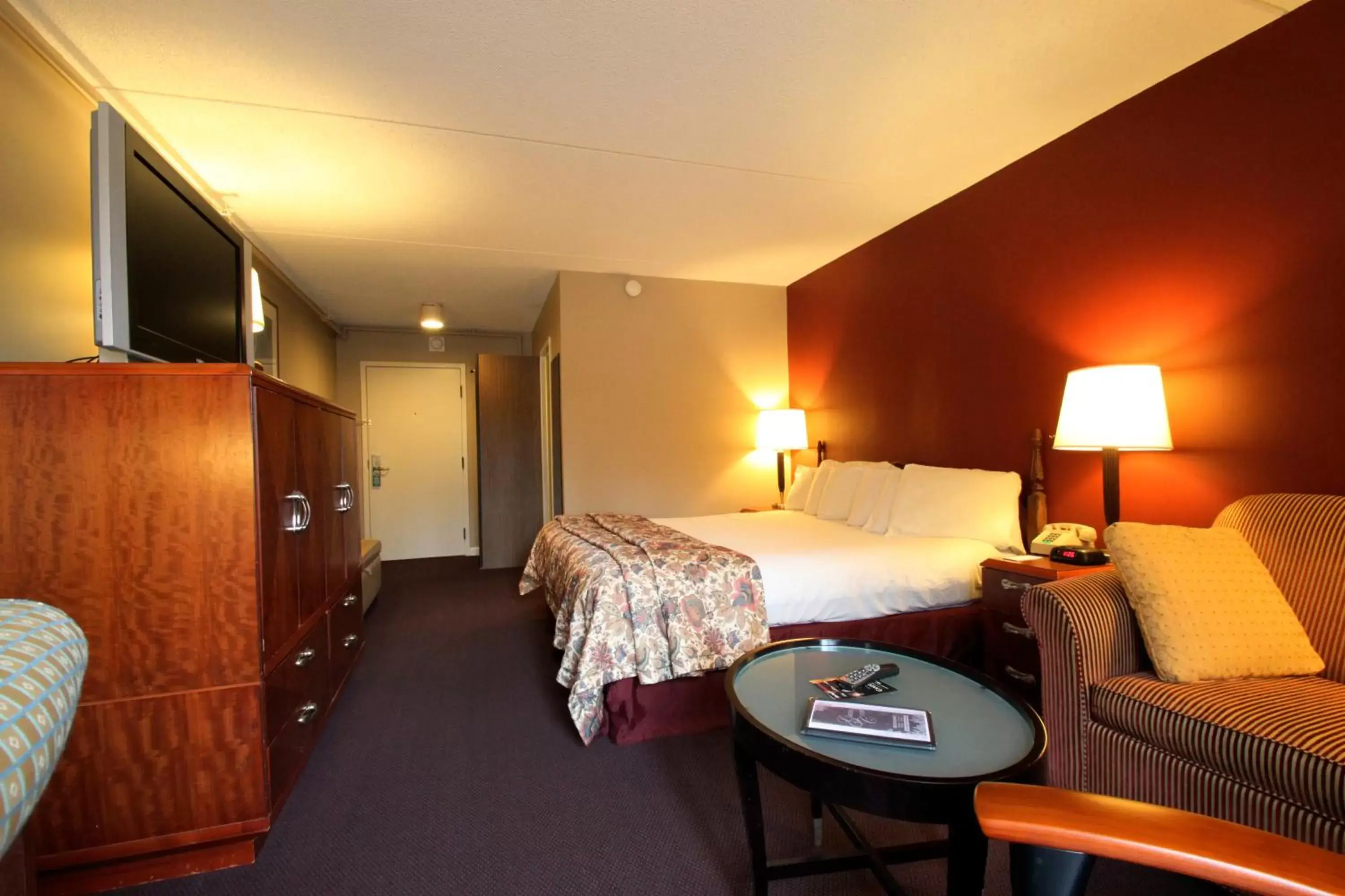 Photo of the whole room, Bed in Fireside Inn & Suites West Lebanon