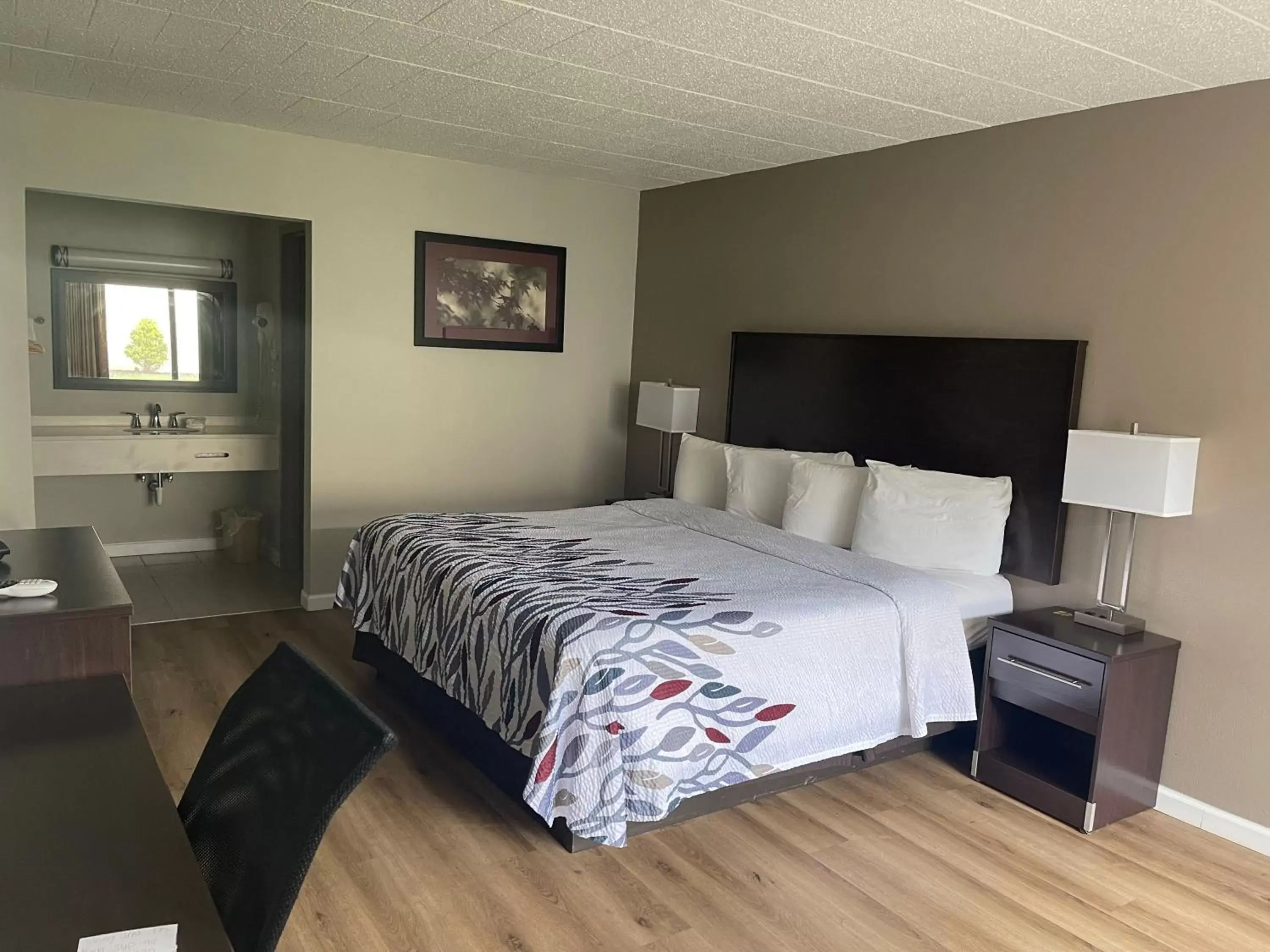 Bed in Red Roof Inn Clearfield Bed in Red Roof Inn Clearfield