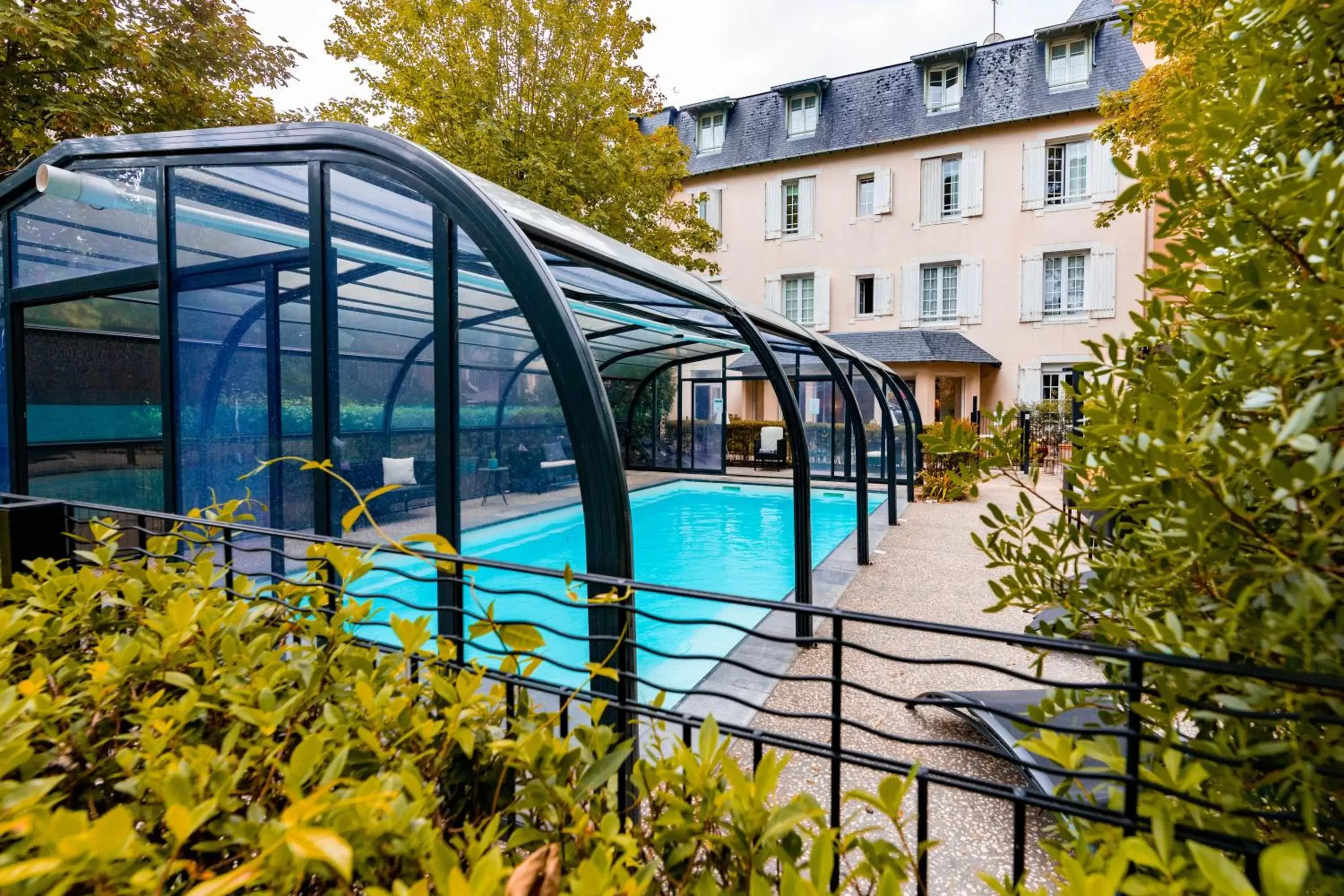 Garden, Swimming Pool in Hôtel Villa Flornoy Pornichet Baie de la Baule