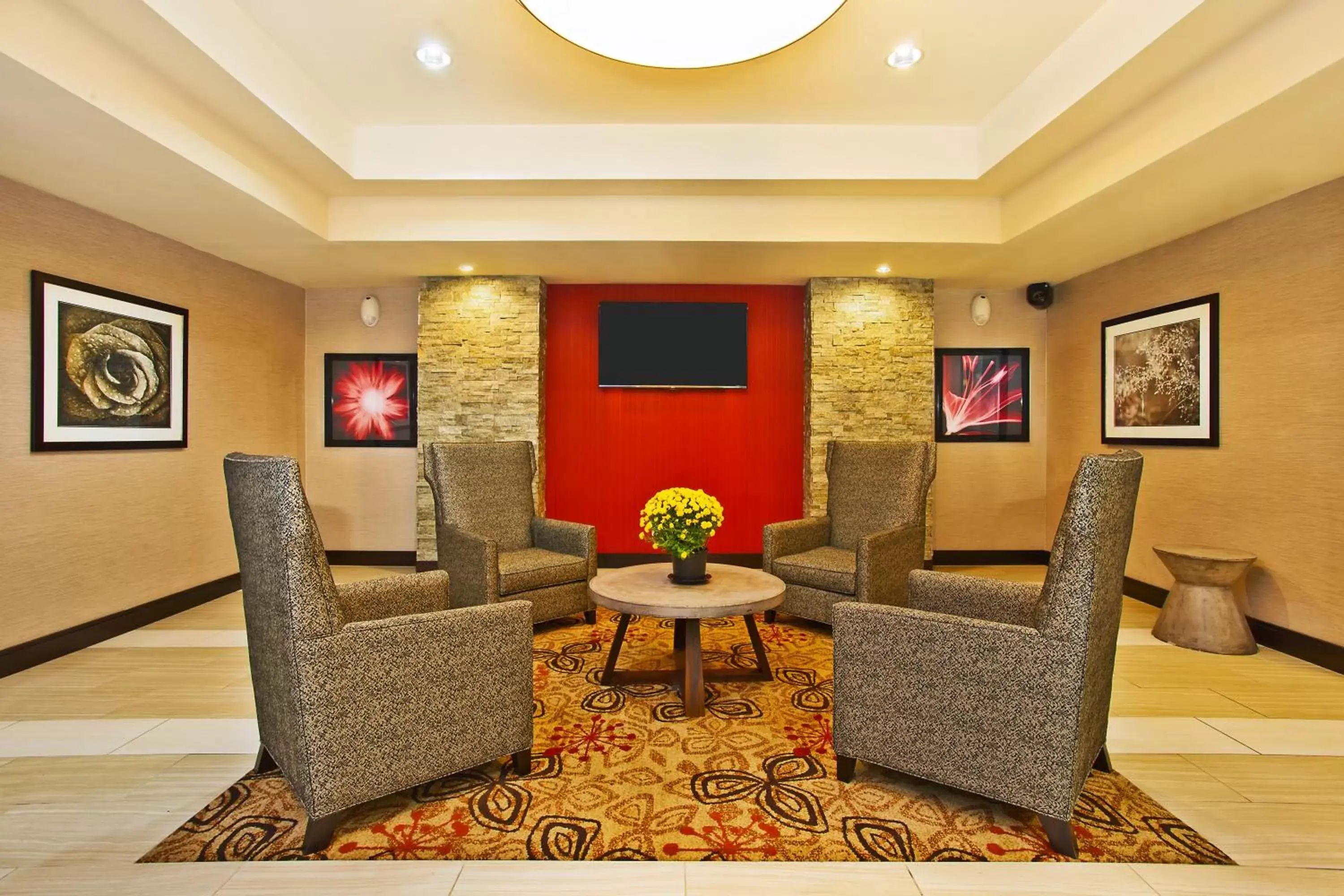 Property building, Seating Area in Holiday Inn Express & Suites Springfield, an IHG Hotel