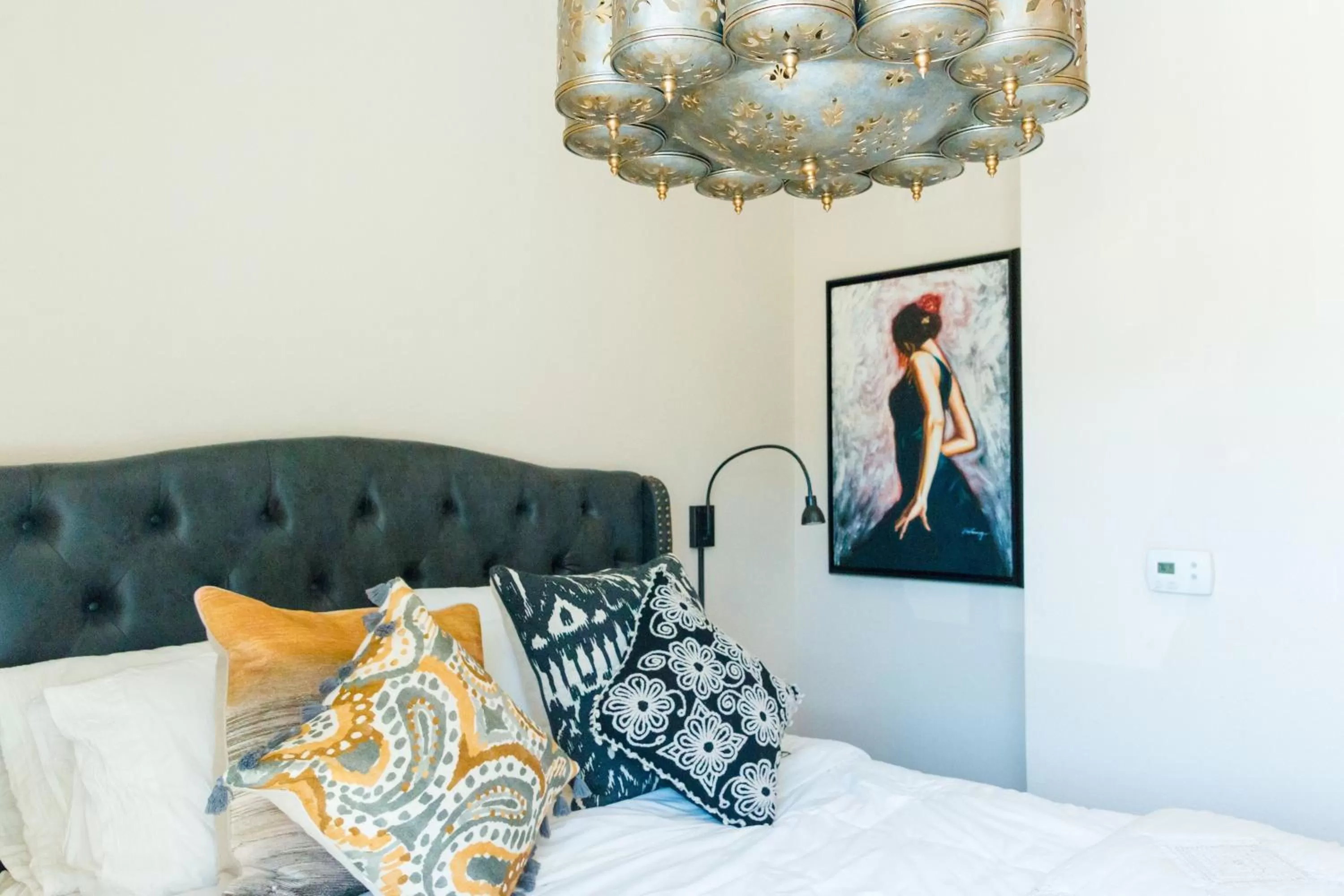 Bed in The Bishop Arts Hotel by Qresorts