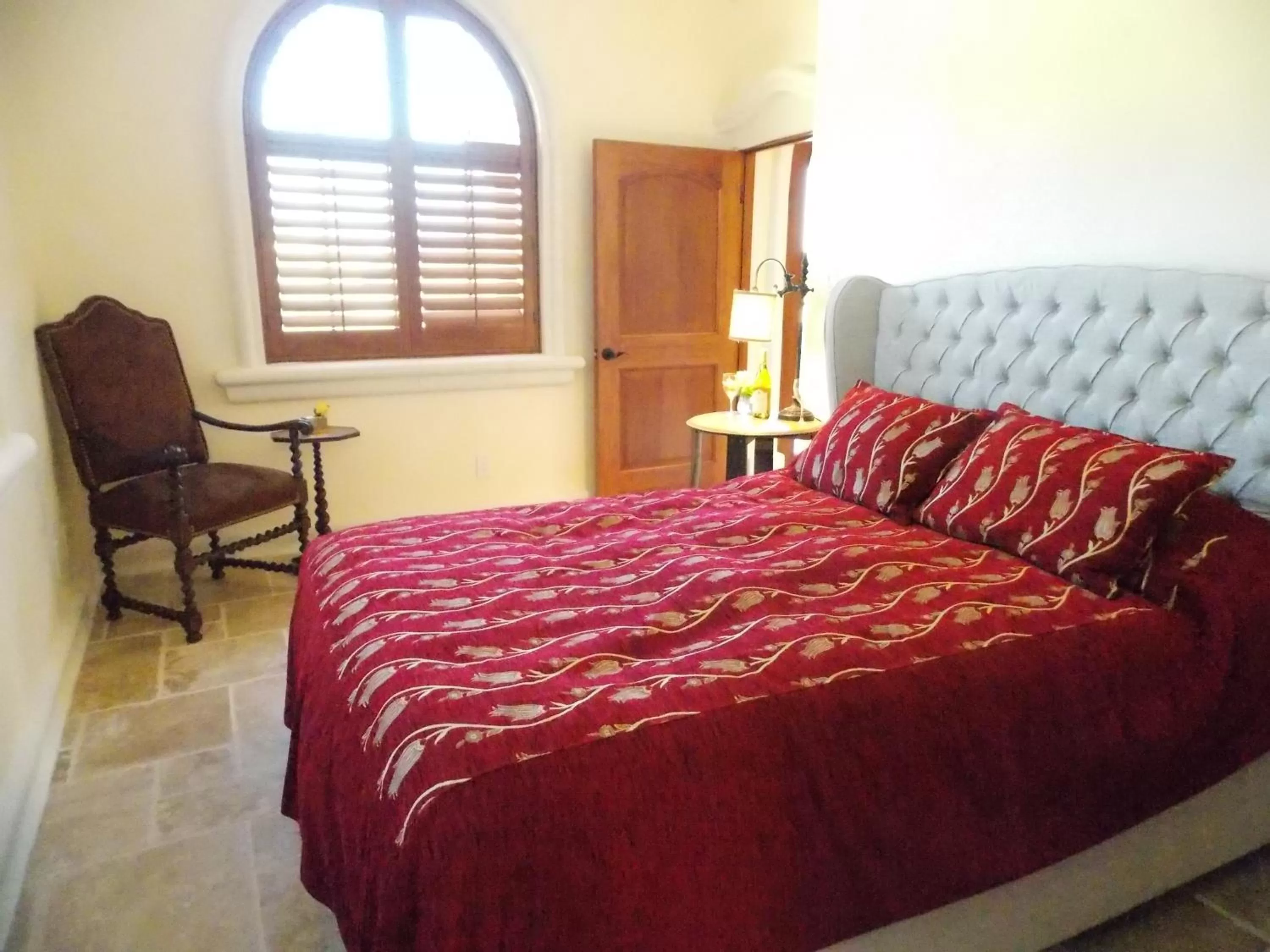 Bedroom, Bed in Thorn Hill Vineyards Villa Suites