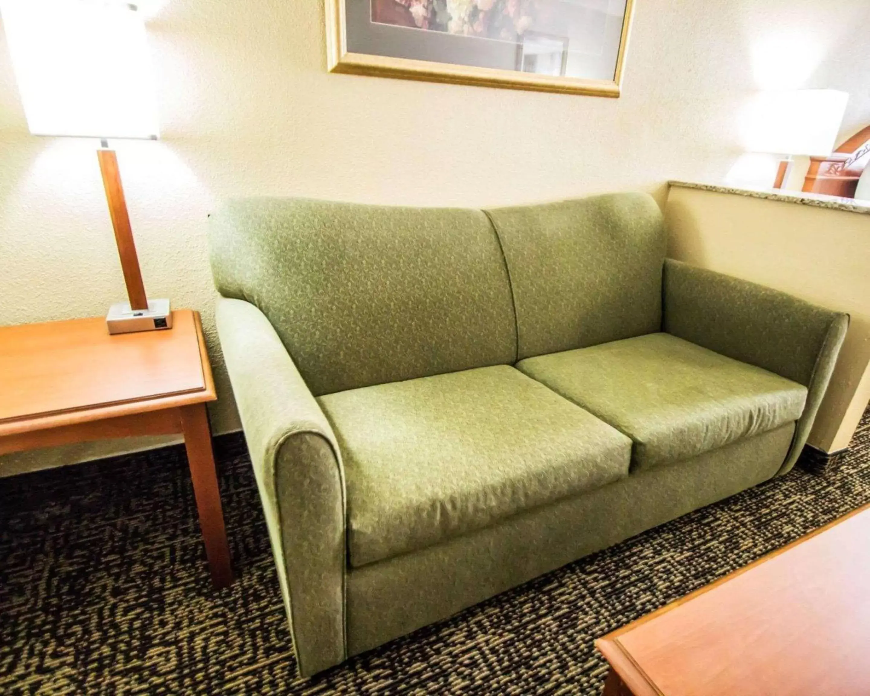 Photo of the whole room, Seating Area in Quality Inn & Suites Orlando / Winter Park