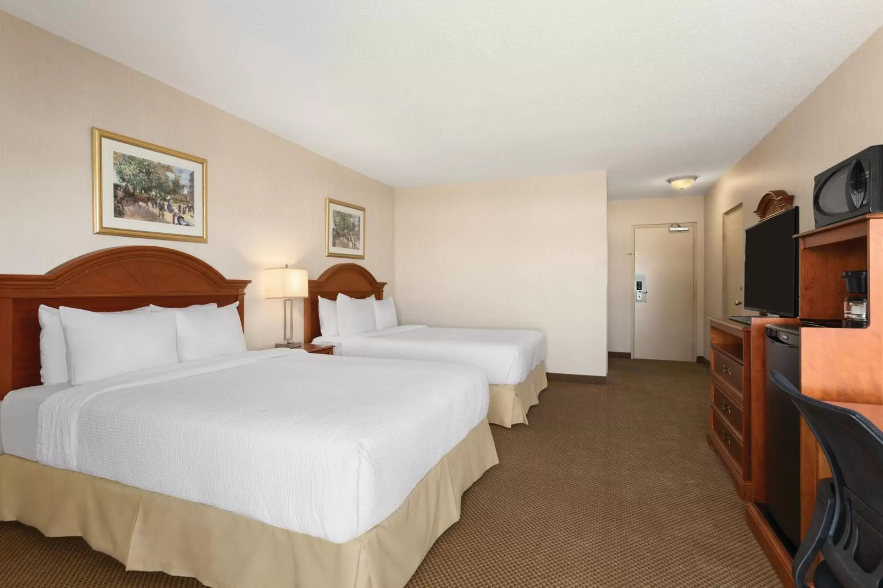 Photo of the whole room, Room Photo in Days Inn by Wyndham London