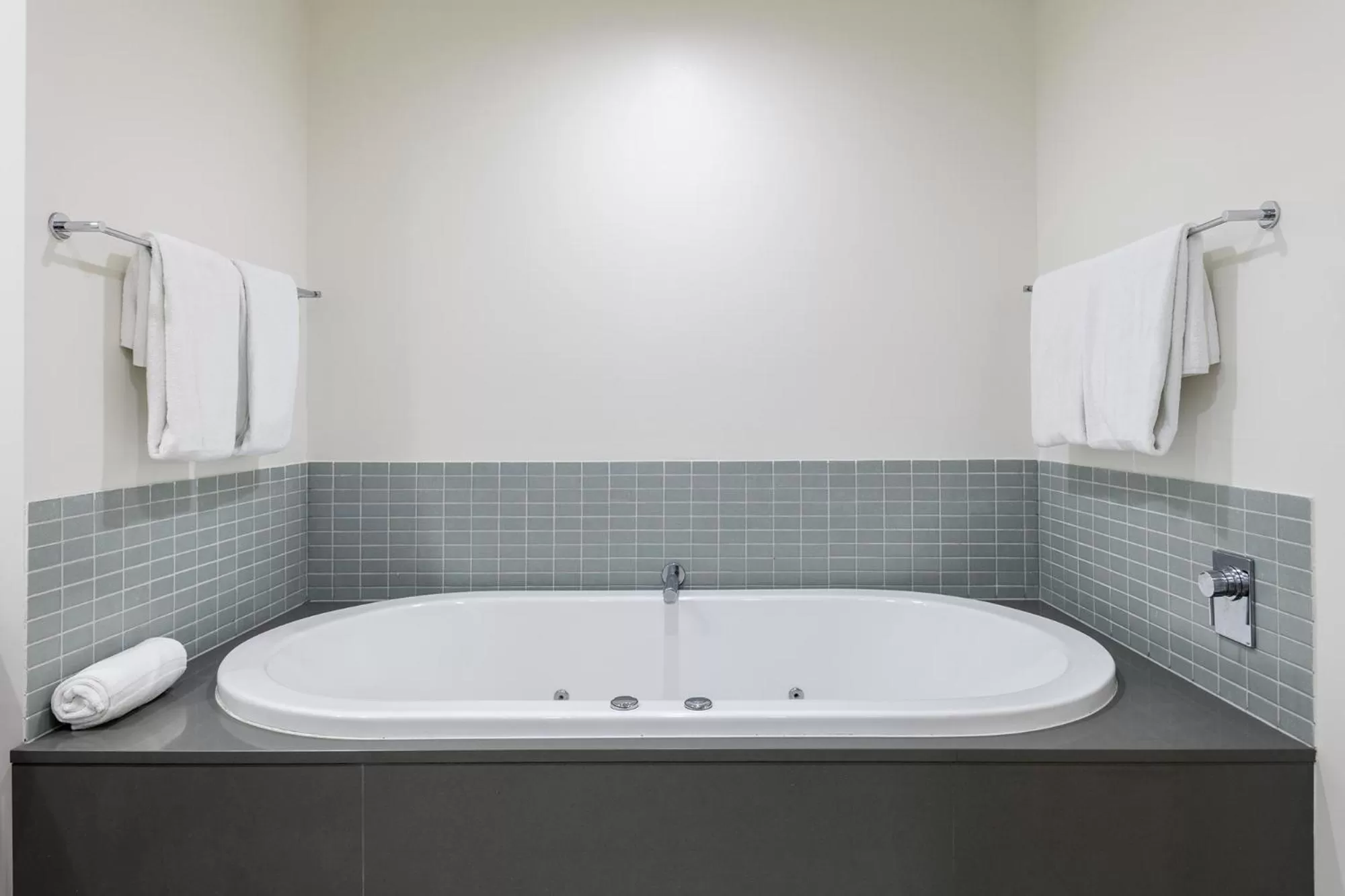 Bathroom in Port Douglas Private Apartments in Temple