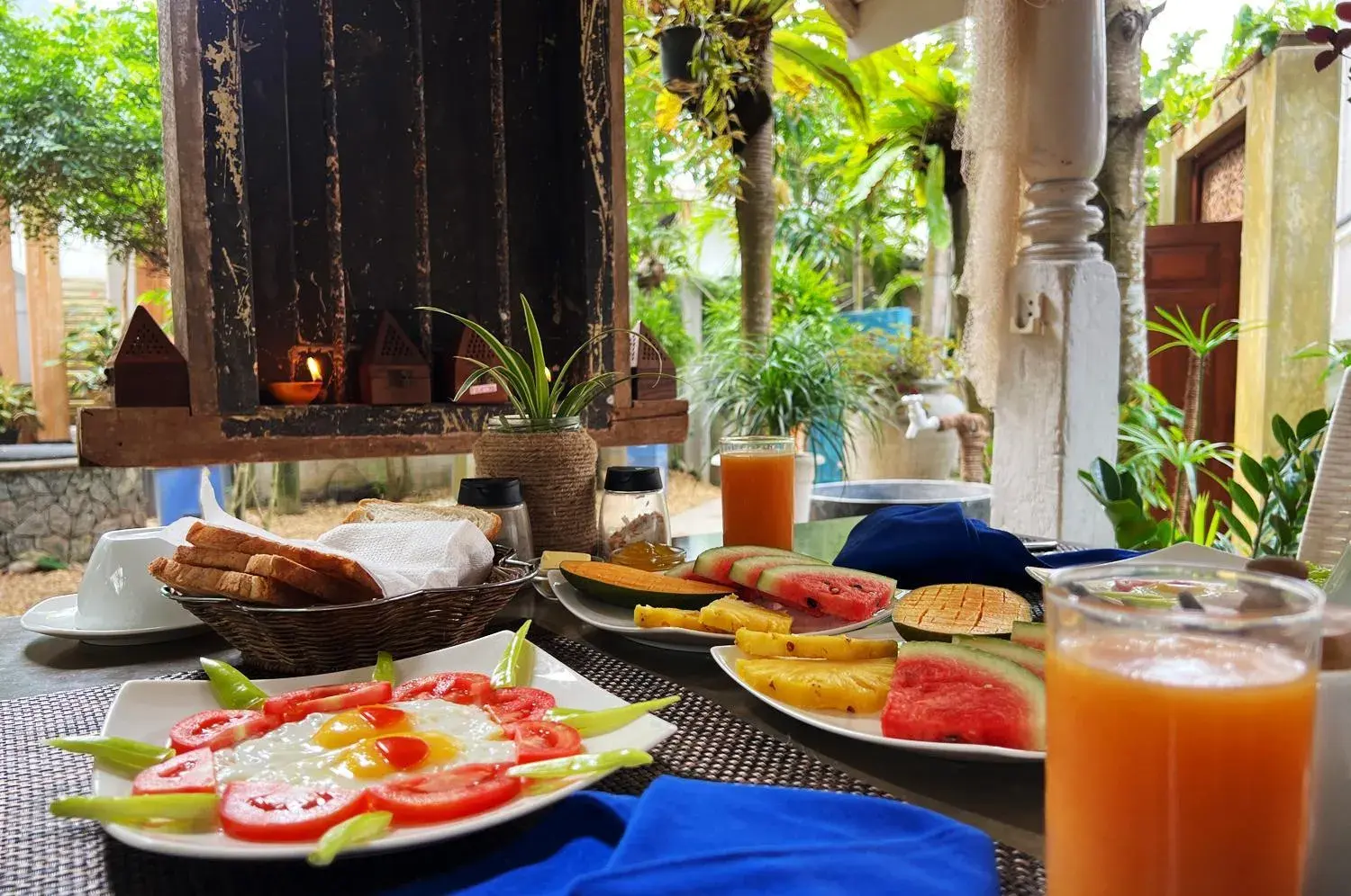 Breakfast in Gomez Place