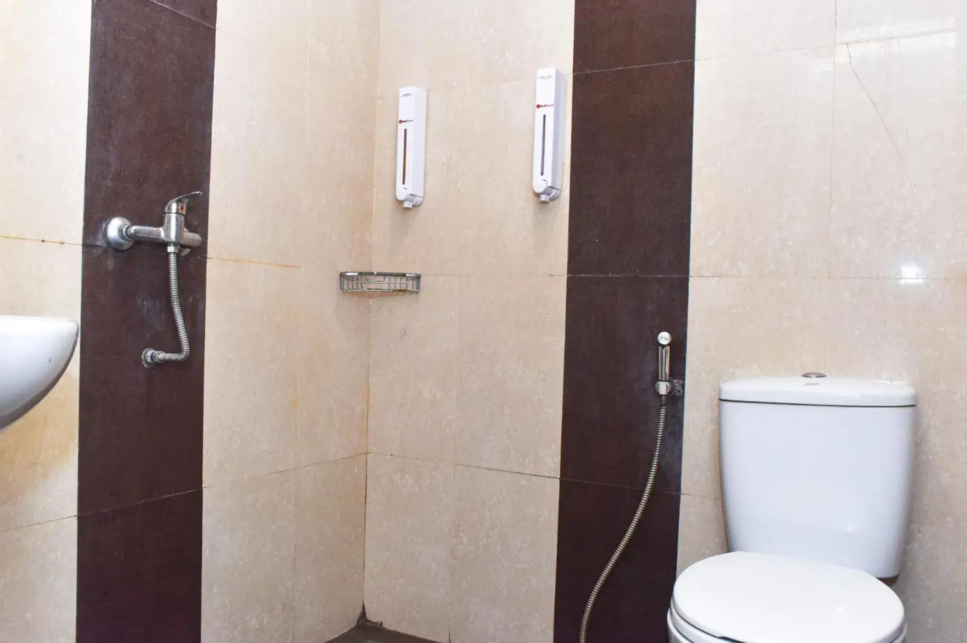 Bathroom in RedDoorz Plus near Sultan Hasanuddin Airport