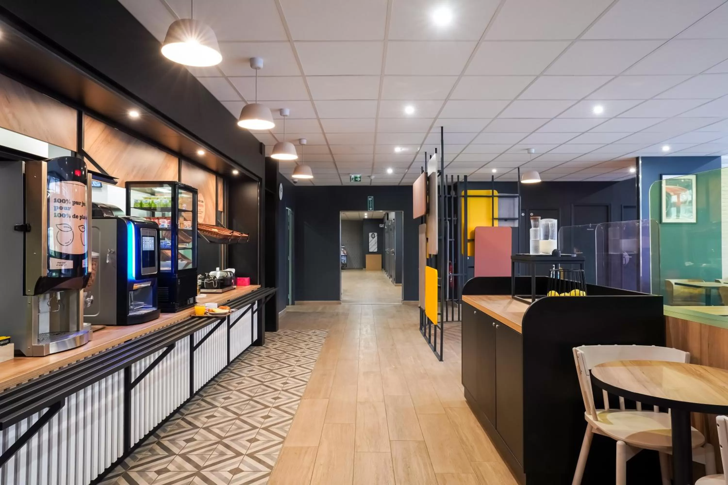 Buffet breakfast in B&B HOTEL Paris Rosny-sous-Bois