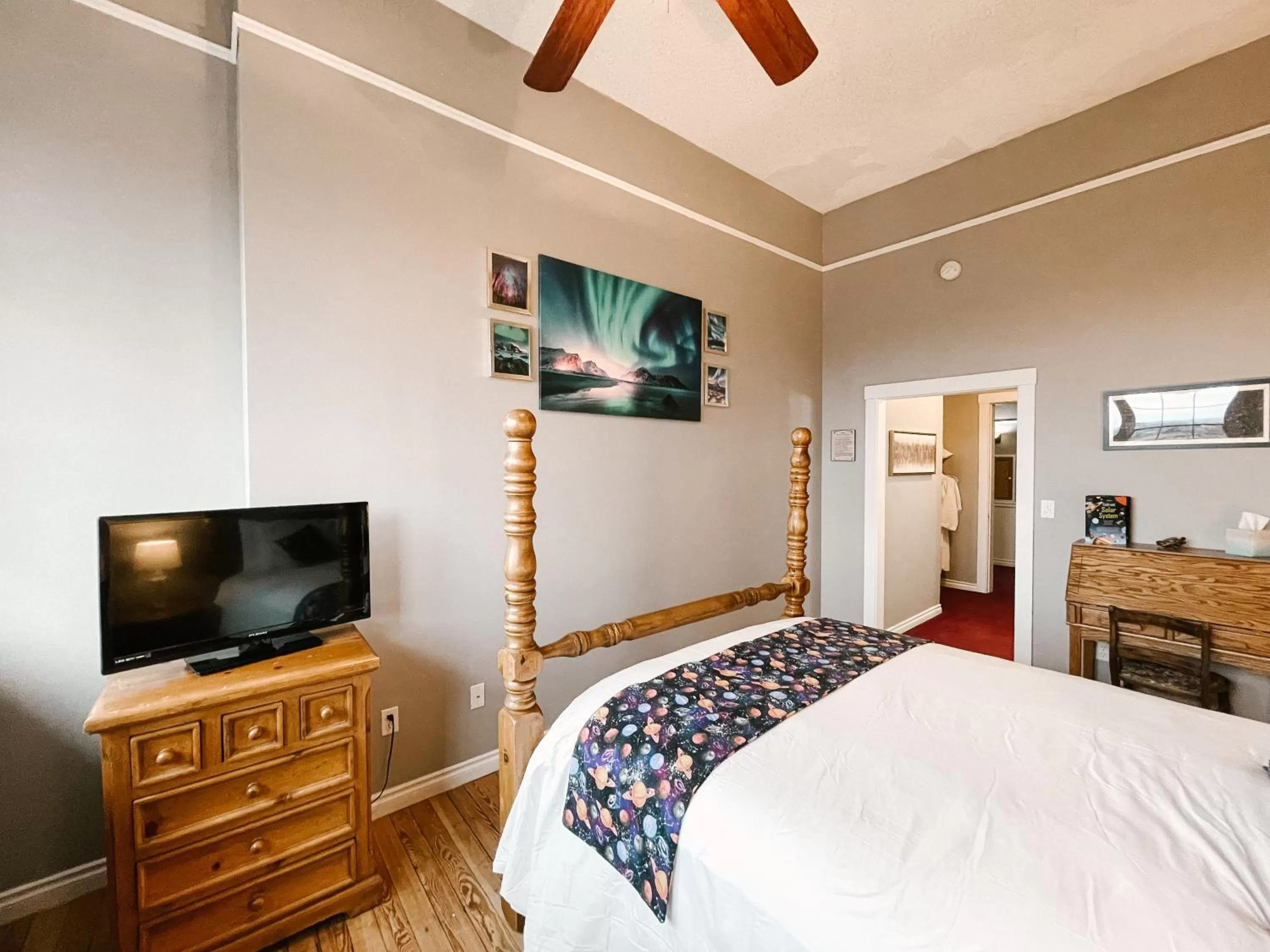 Bed in Northside School Bed & Breakfast