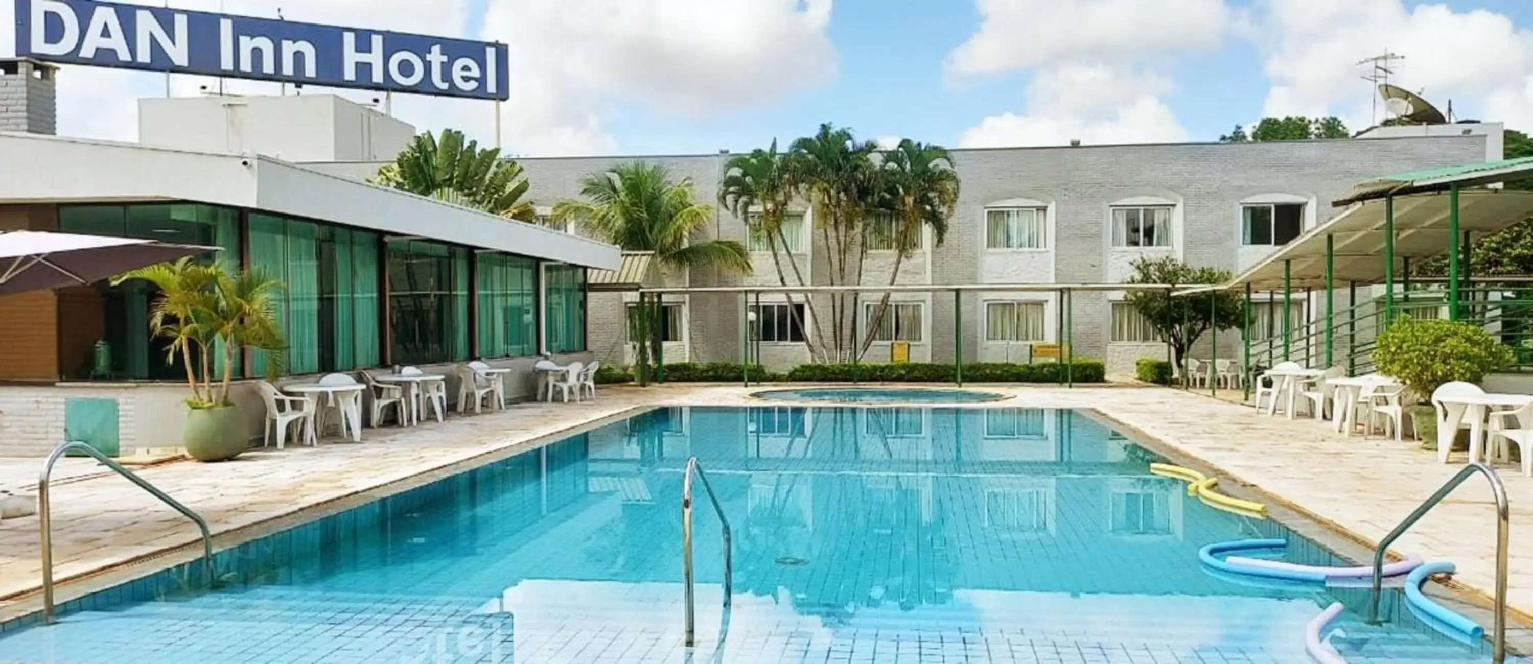 Pool view, Property Building in Dan Inn Uberaba & Convenções