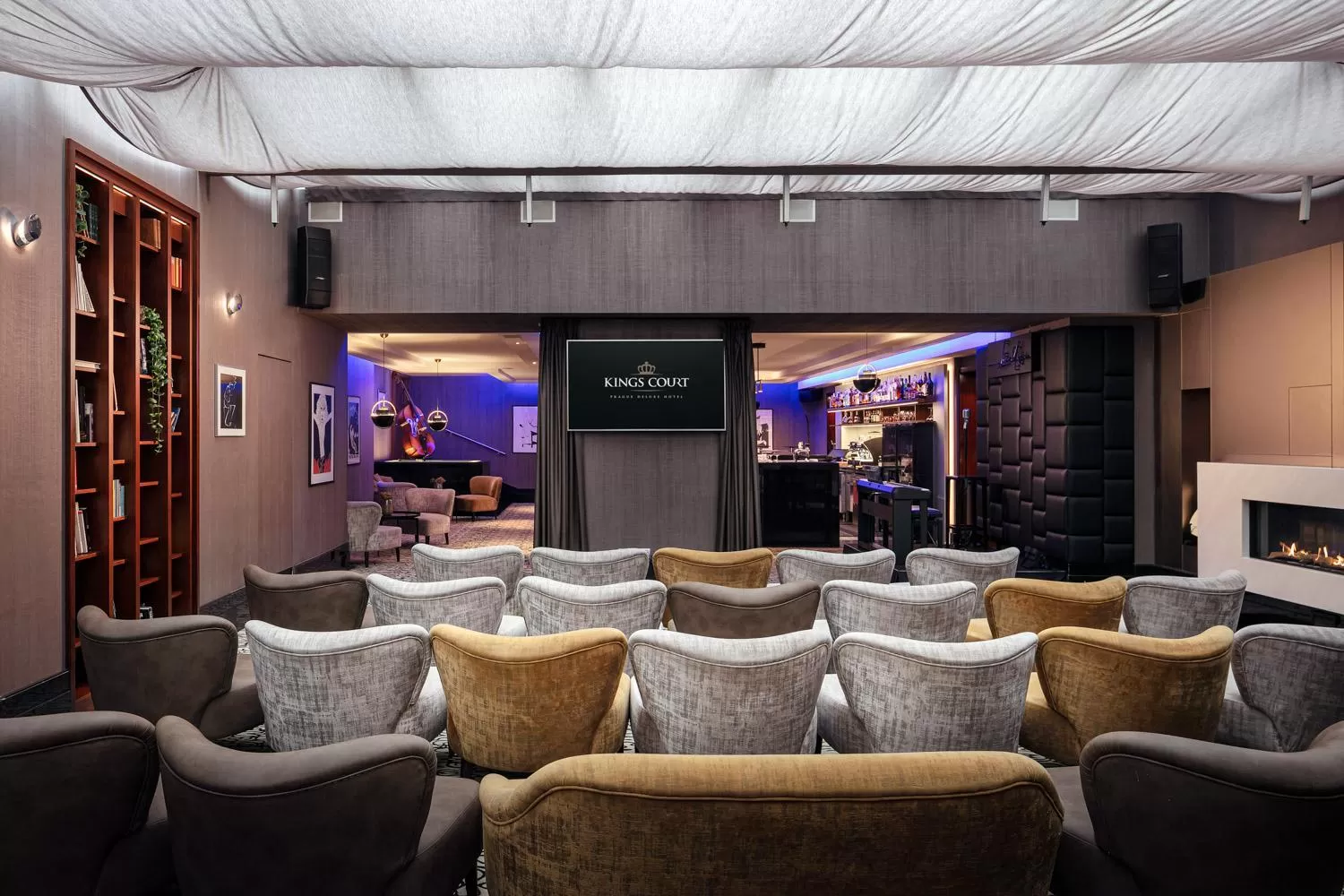 Lounge or bar in Hotel KINGS COURT