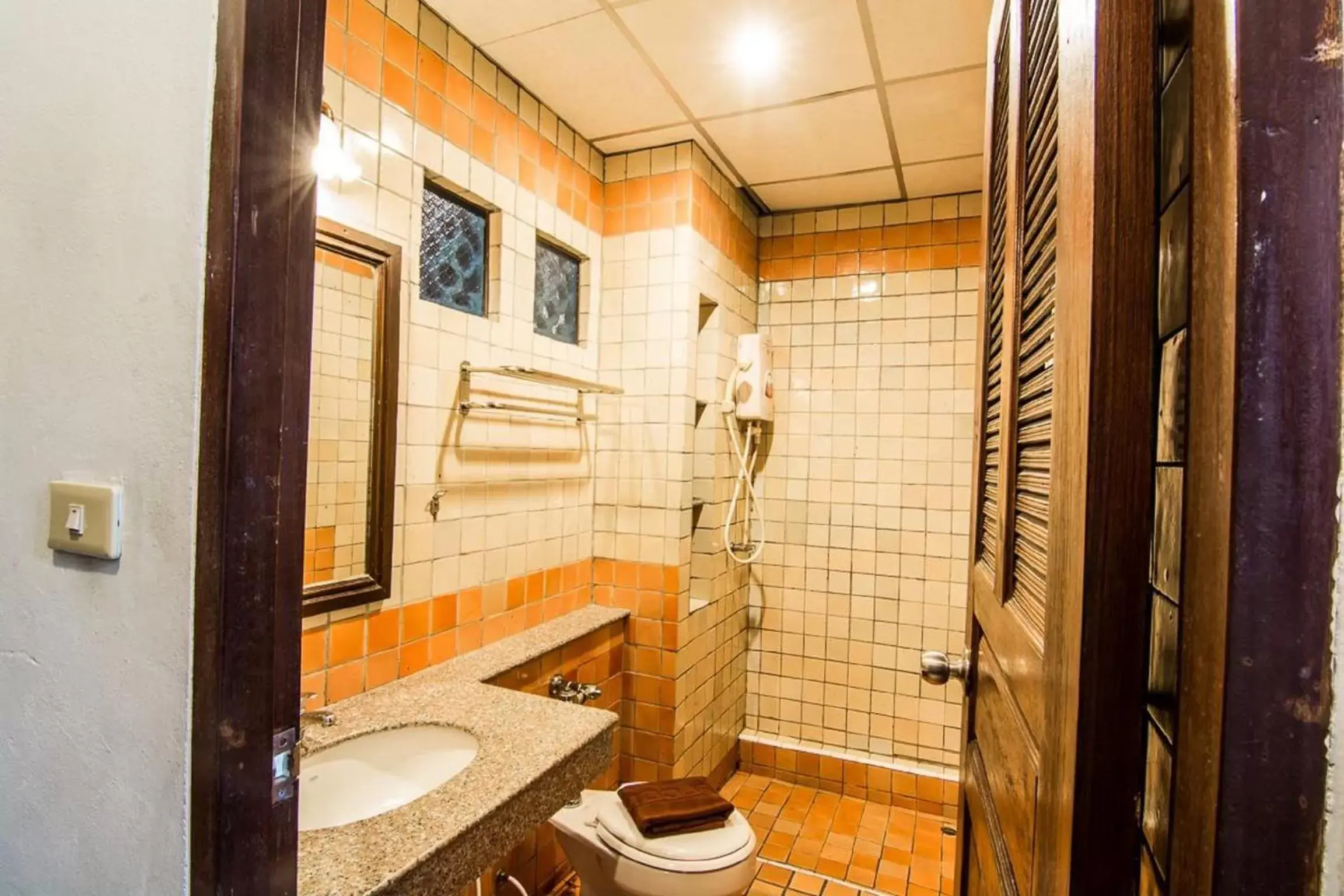 Bathroom in Sutus Court 2