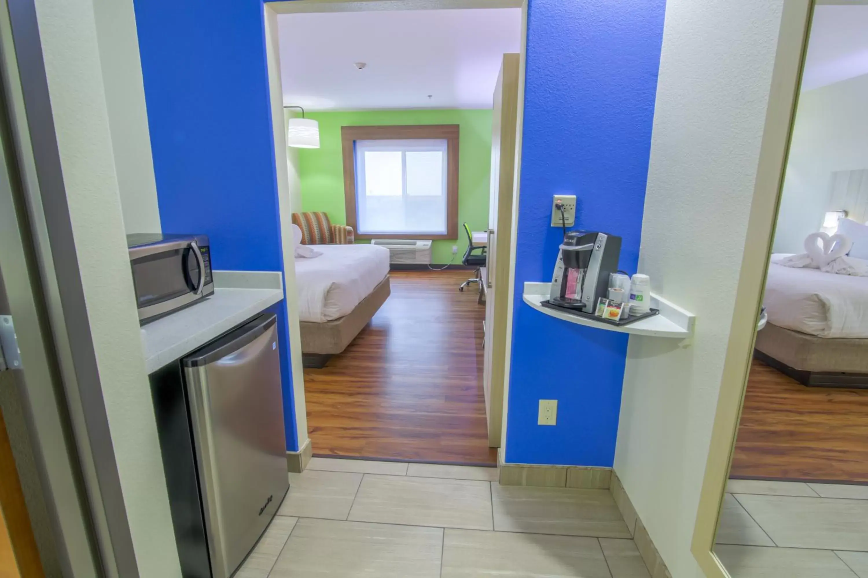 Photo of the whole room, Bathroom in Holiday Inn Express & Suites Raymondville, an IHG Hotel